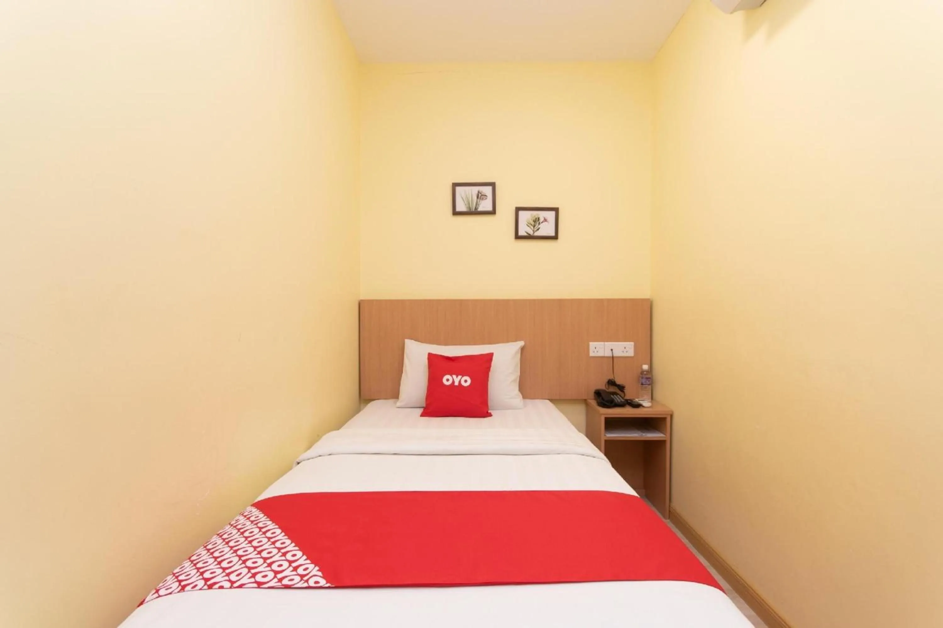 Bedroom in Capital O 89344 Labuan Avenue Hotel