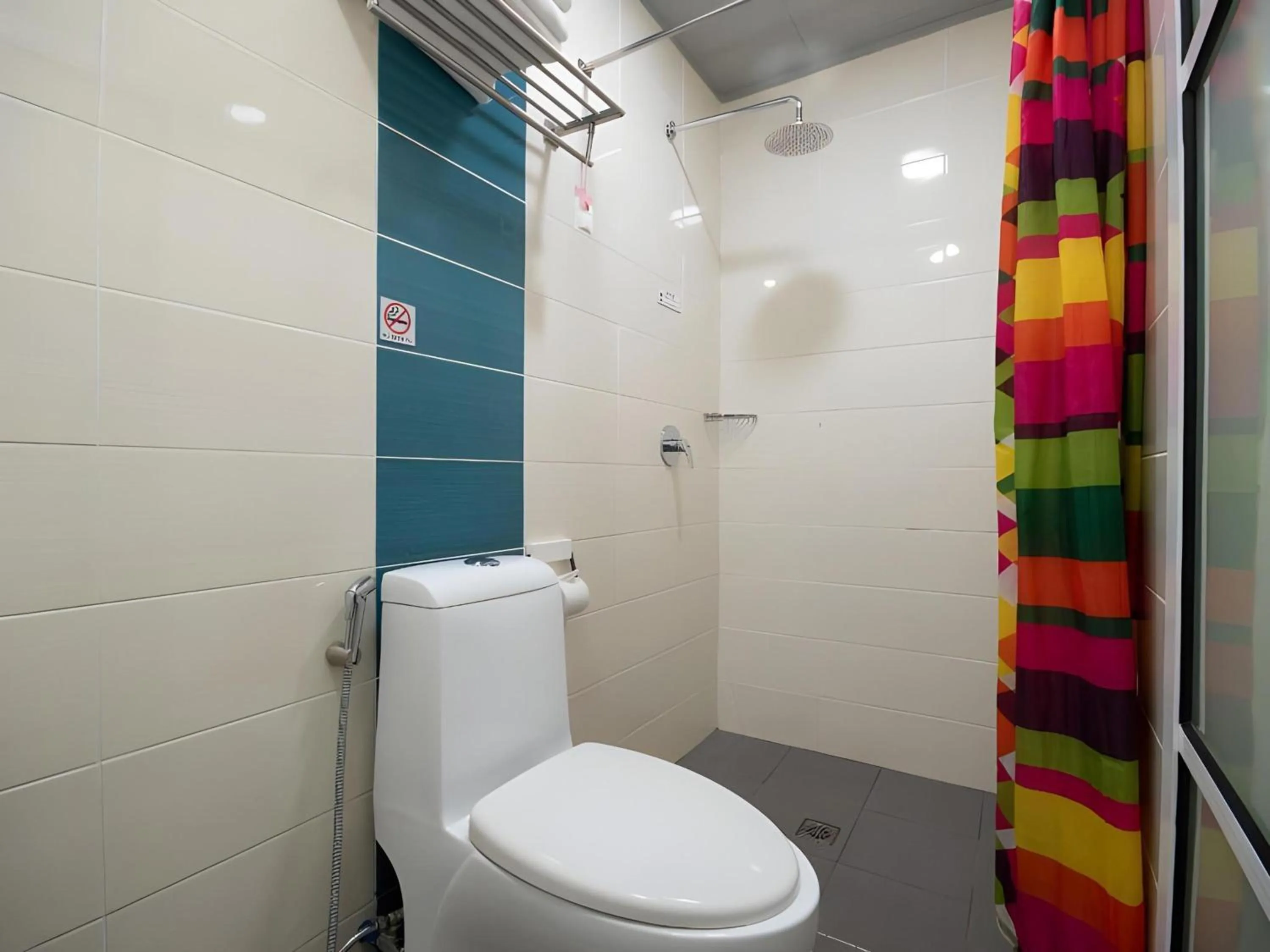 Bathroom in Capital O 89344 Labuan Avenue Hotel