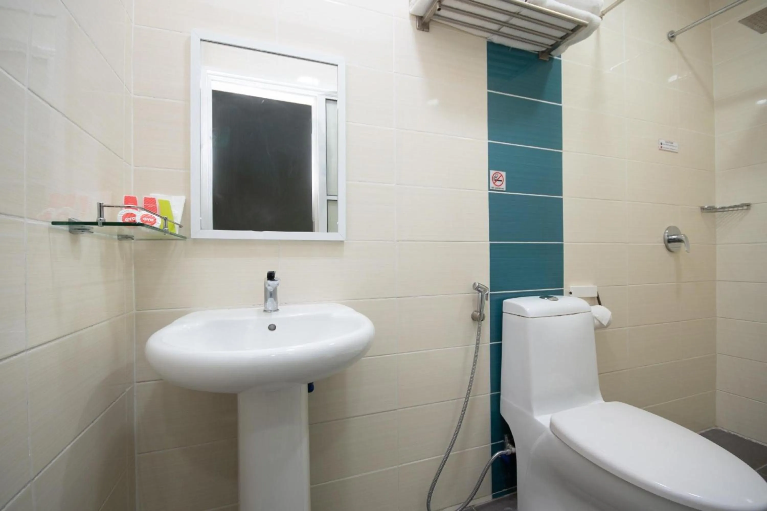 Bathroom in Capital O 89344 Labuan Avenue Hotel