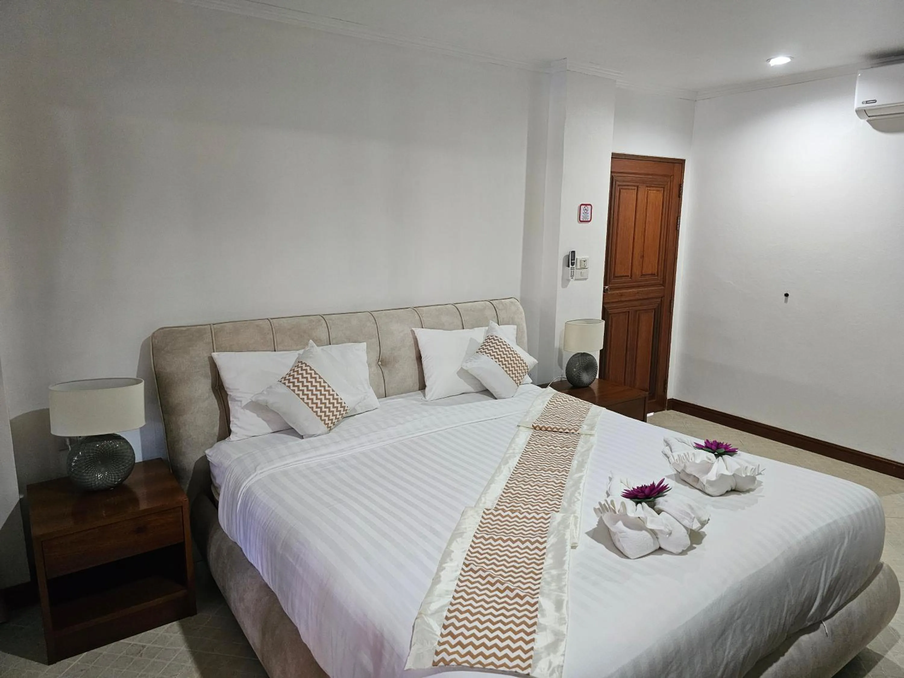 Bed in Sai Rougn apartment