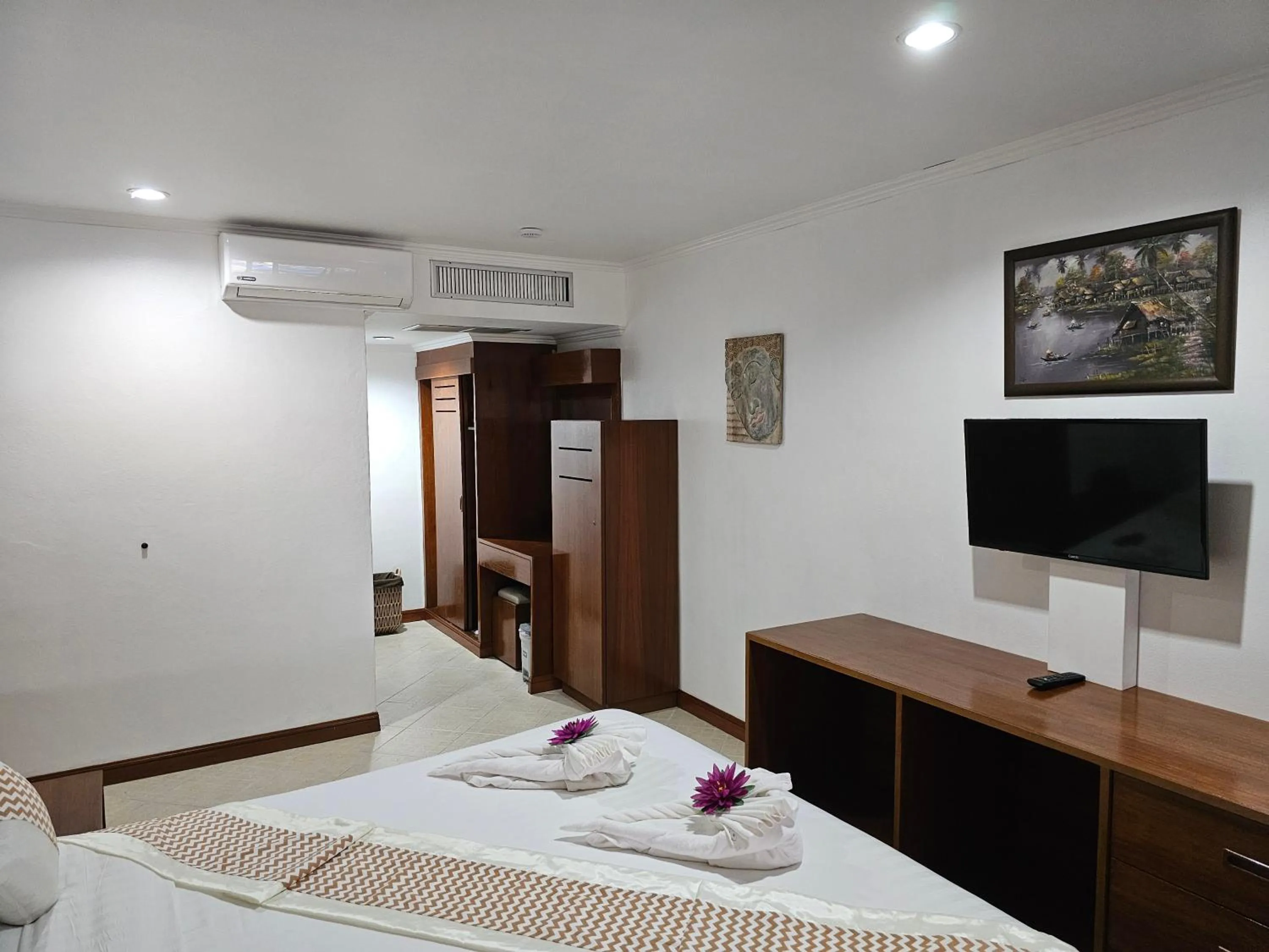 Bed in Sai Rougn apartment