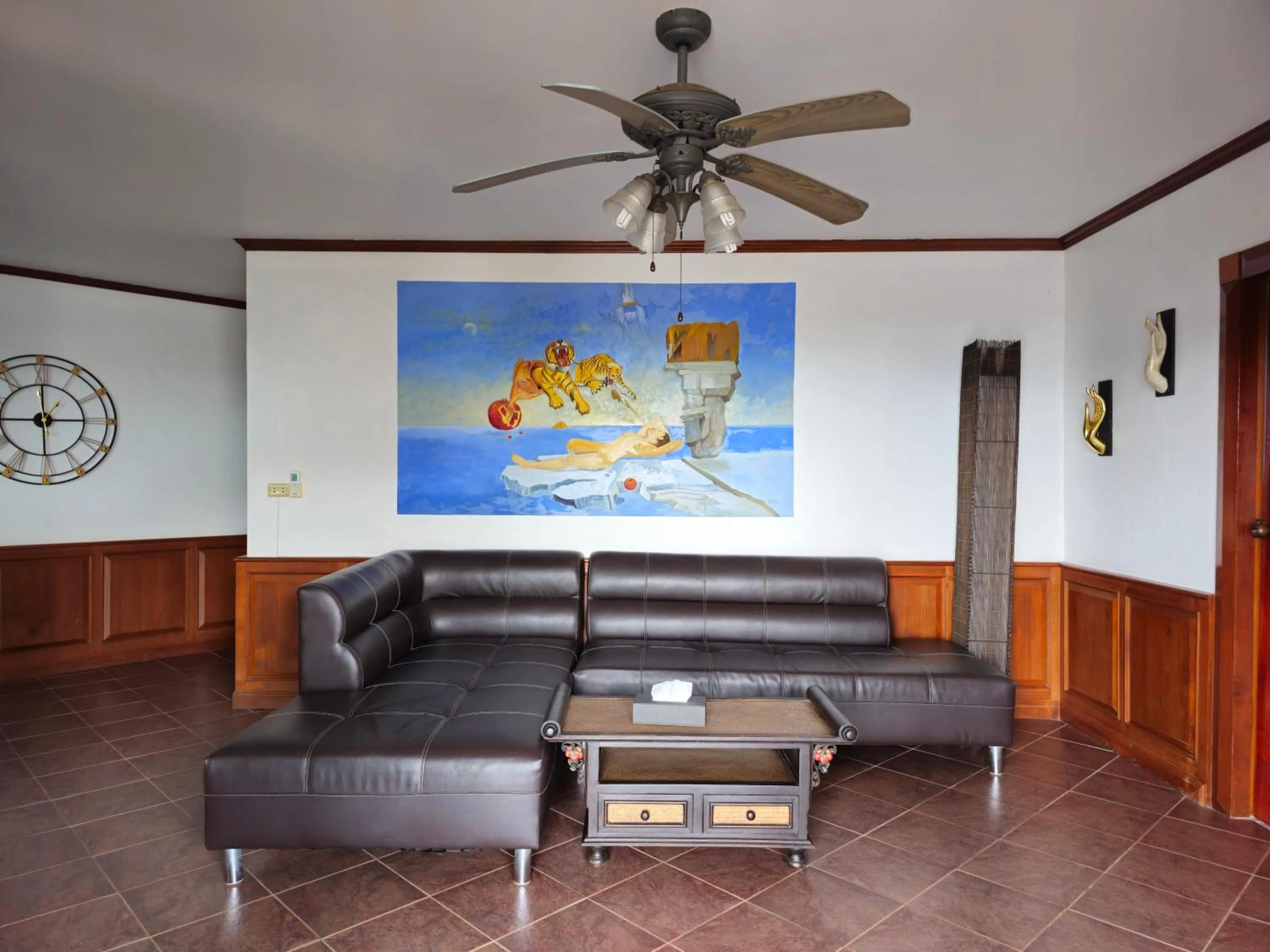 Three-Bedroom Apartment with Sea View in Sai Rougn apartment