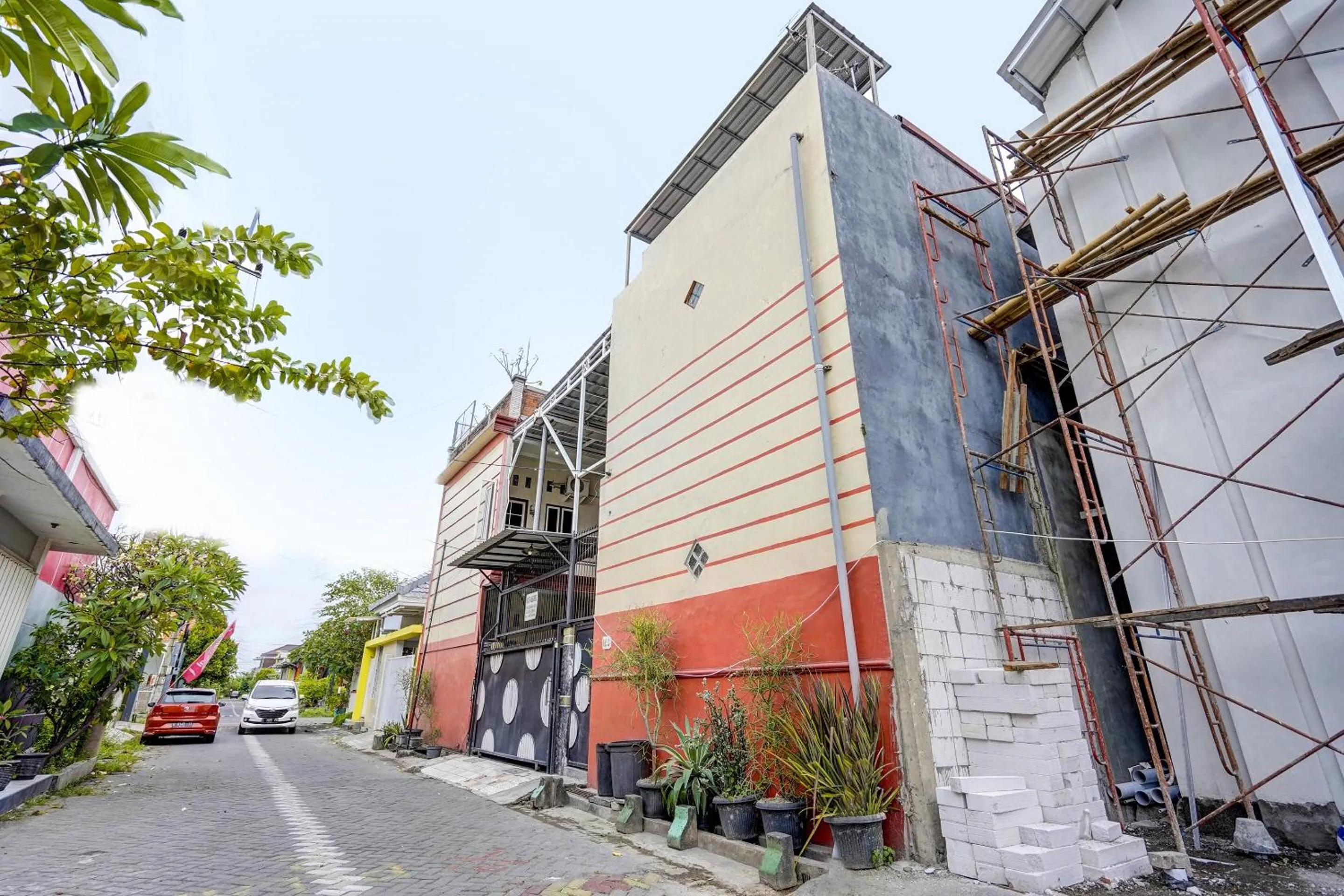 Facade/entrance in OYO 91795 Kos Jeehel Syariah