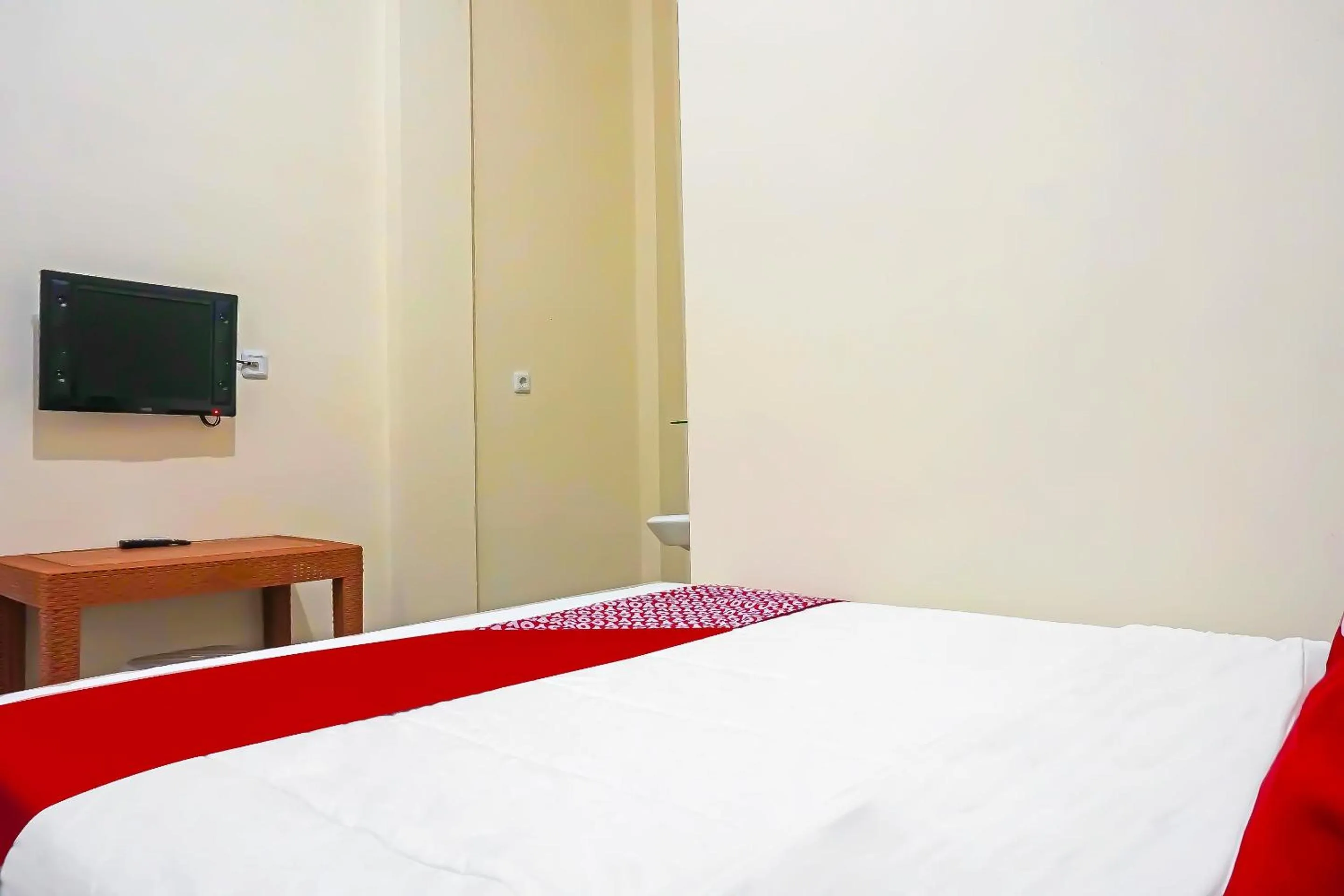 Bedroom, Bed in Capital O 91790 S1 Residence