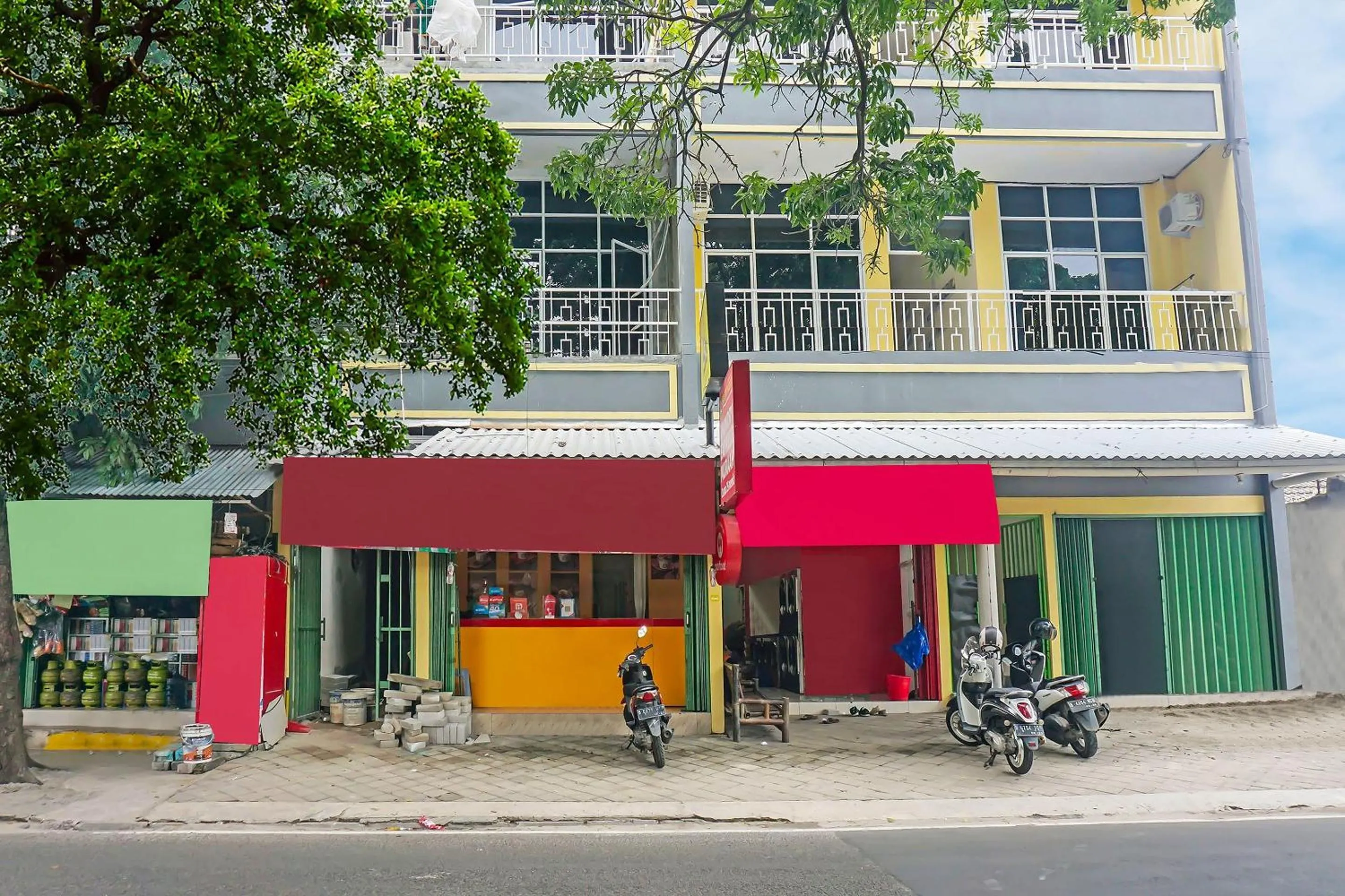Facade/entrance in Capital O 91790 S1 Residence