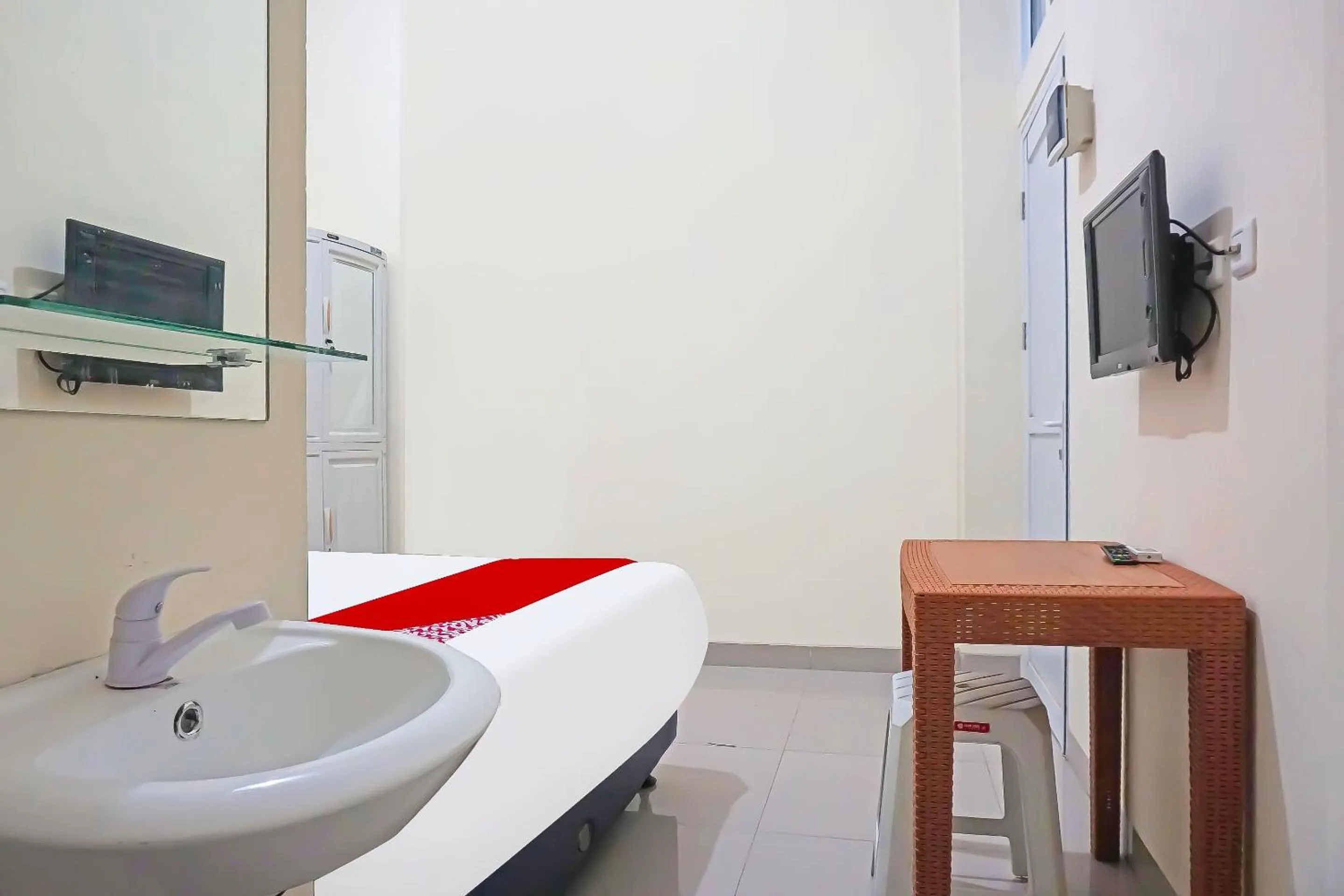 Bedroom in Capital O 91790 S1 Residence