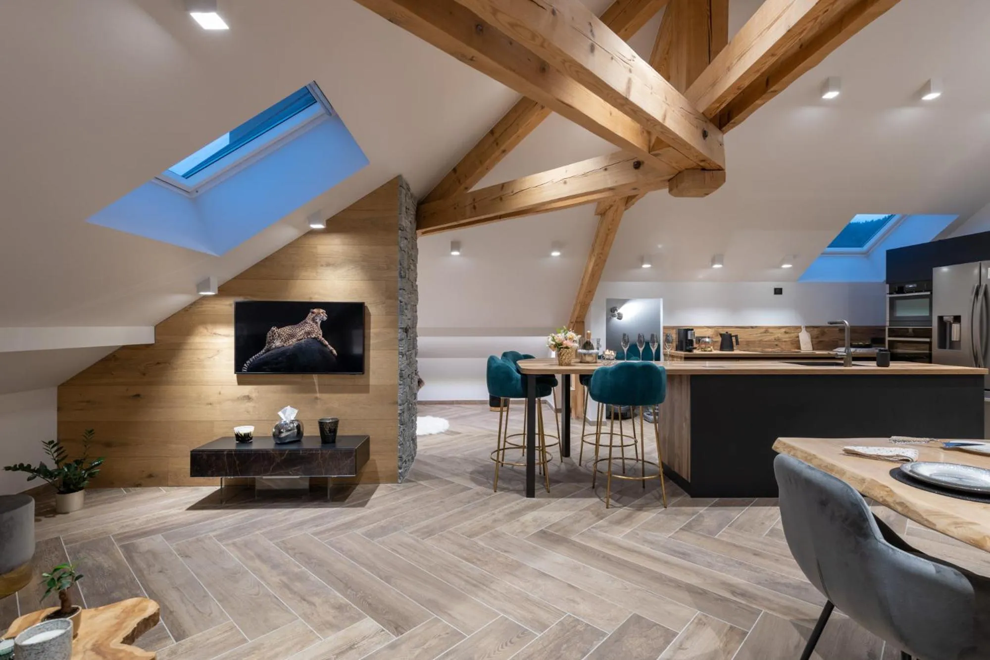 TV and multimedia in Mairnaige, luxueux appartement avec sauna