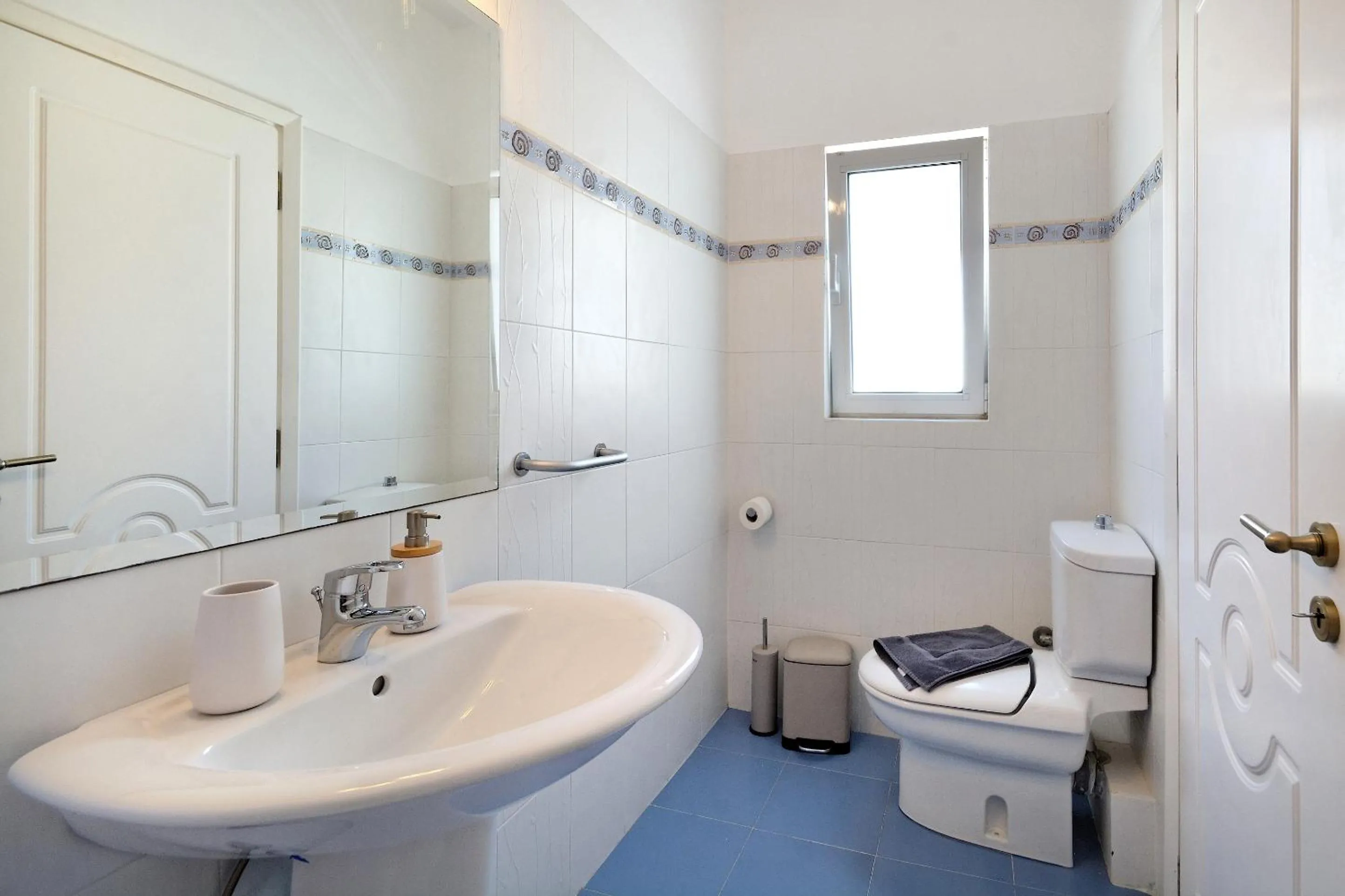 Bathroom in Triplex Villa Gardenia Glyfada sea view