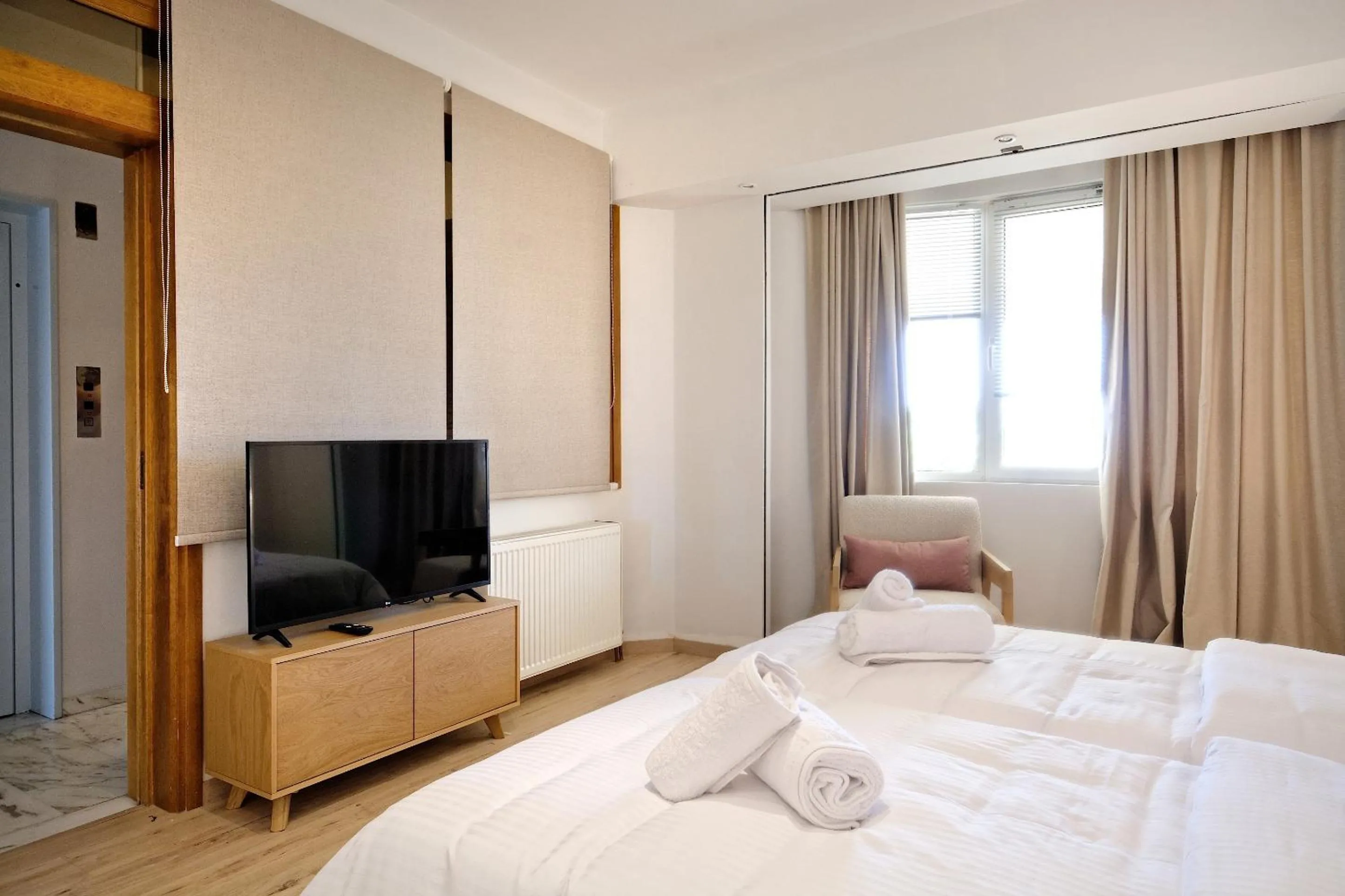 TV and multimedia, Bed in Triplex Villa Gardenia Glyfada sea view