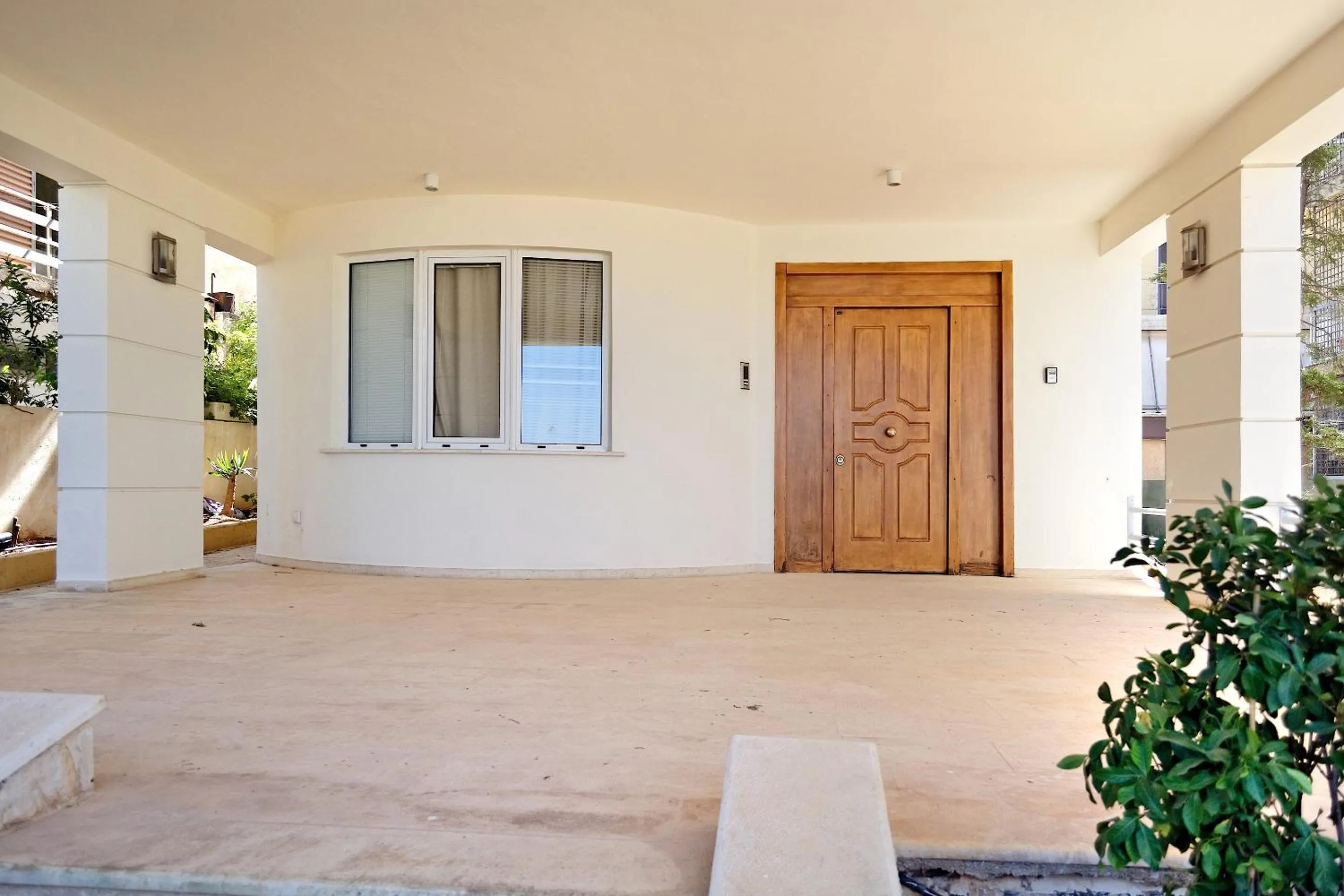 Facade/entrance in Triplex Villa Gardenia Glyfada sea view