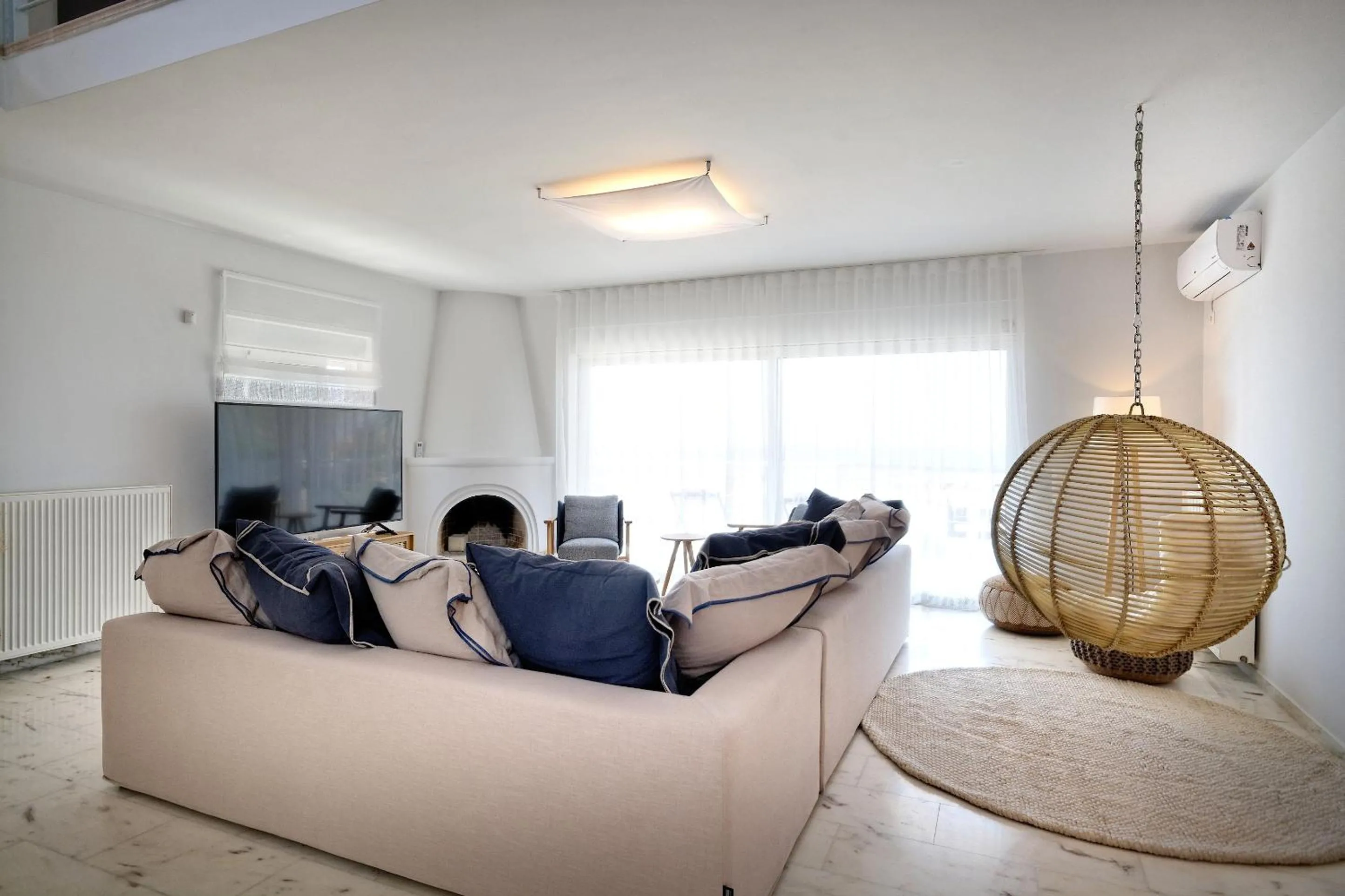 TV and multimedia in Triplex Villa Gardenia Glyfada sea view