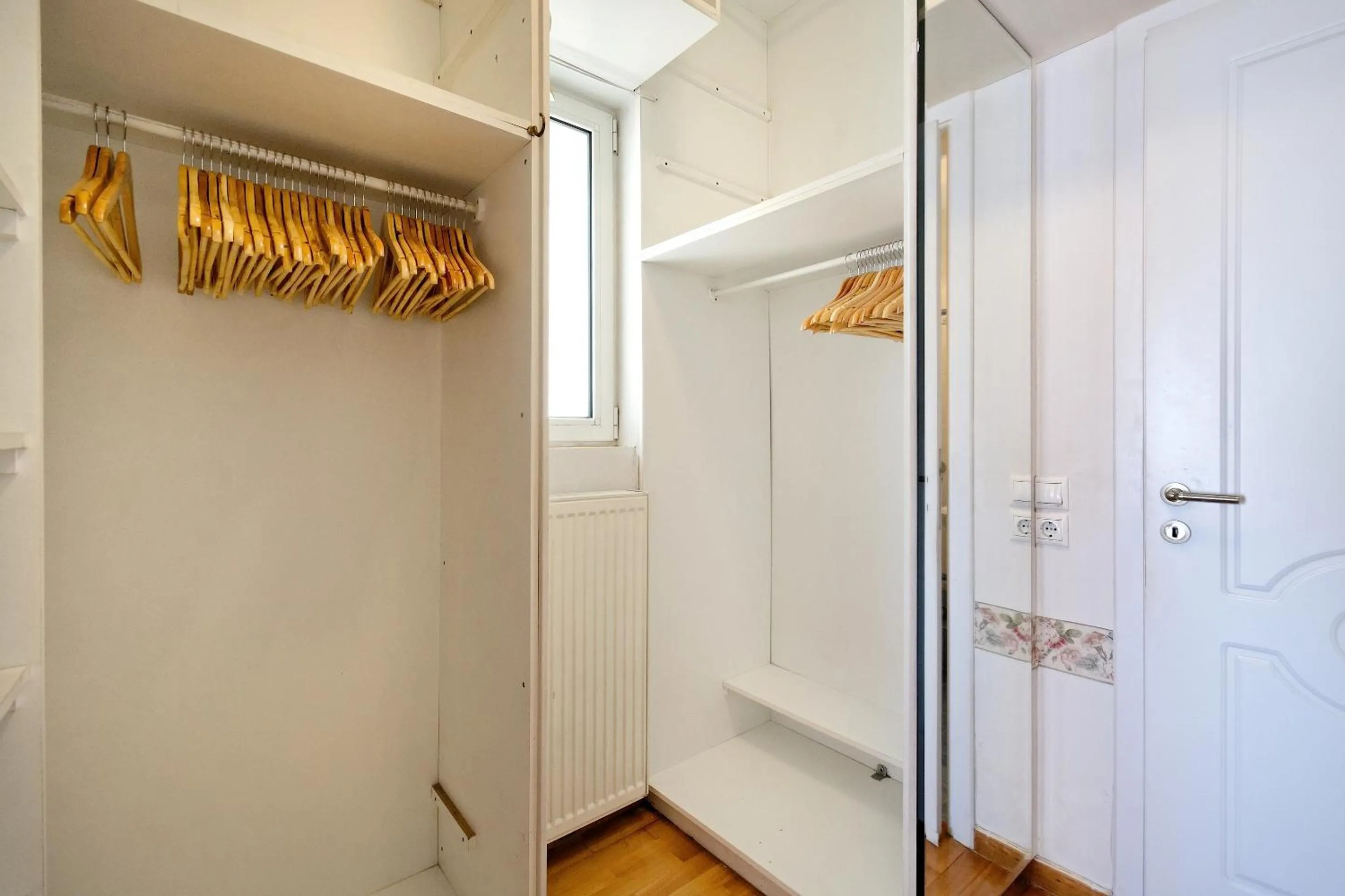 wardrobe in Triplex Villa Gardenia Glyfada sea view
