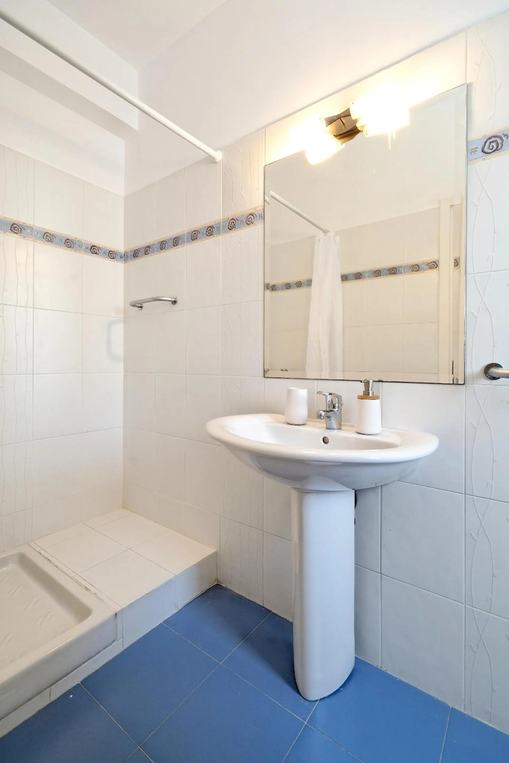 Shower in Triplex Villa Gardenia Glyfada sea view