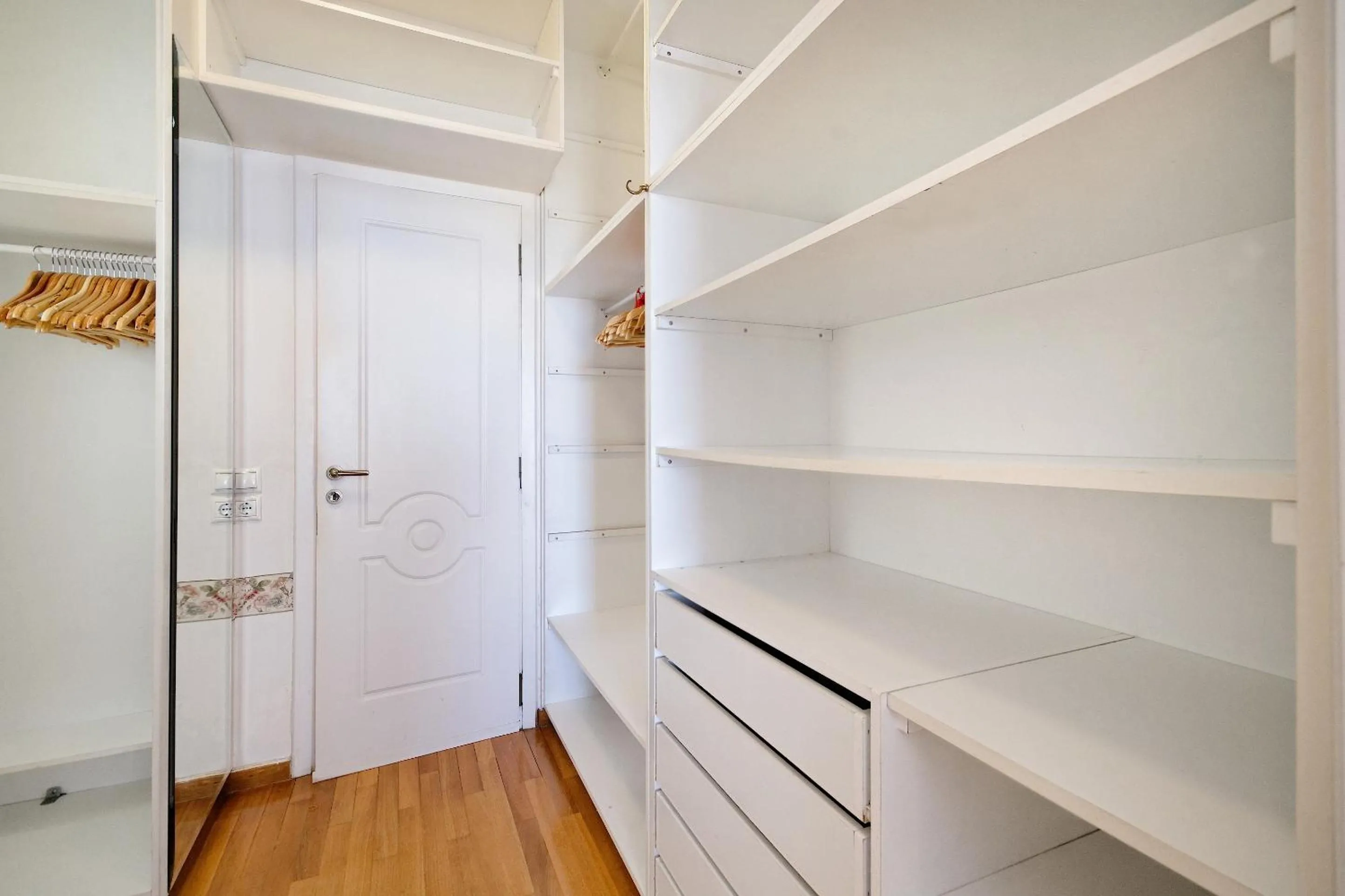 wardrobe in Triplex Villa Gardenia Glyfada sea view