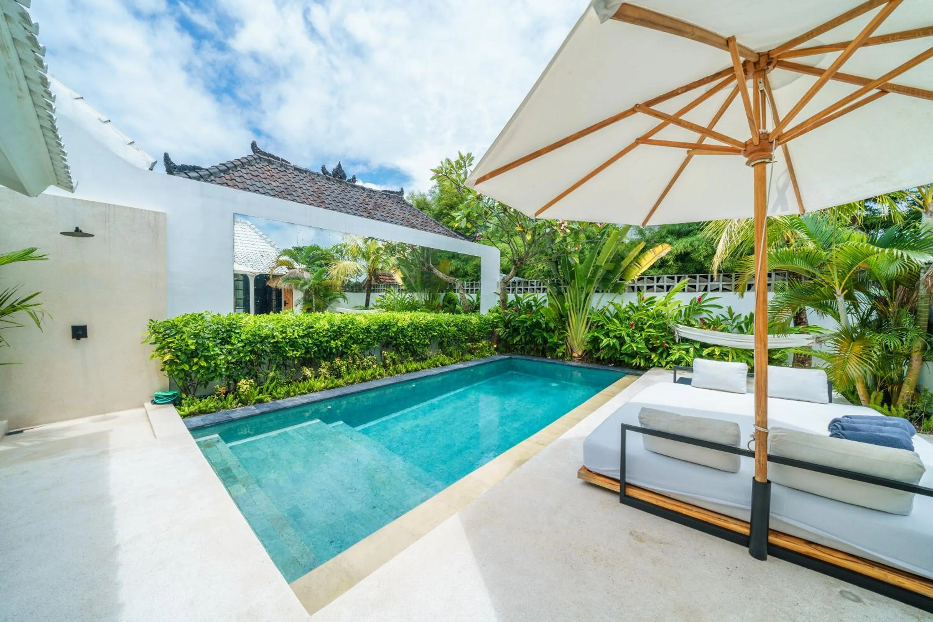 Property building in Villa Mellow - Lovely 2 bdr villa close to the beach in Canggu !