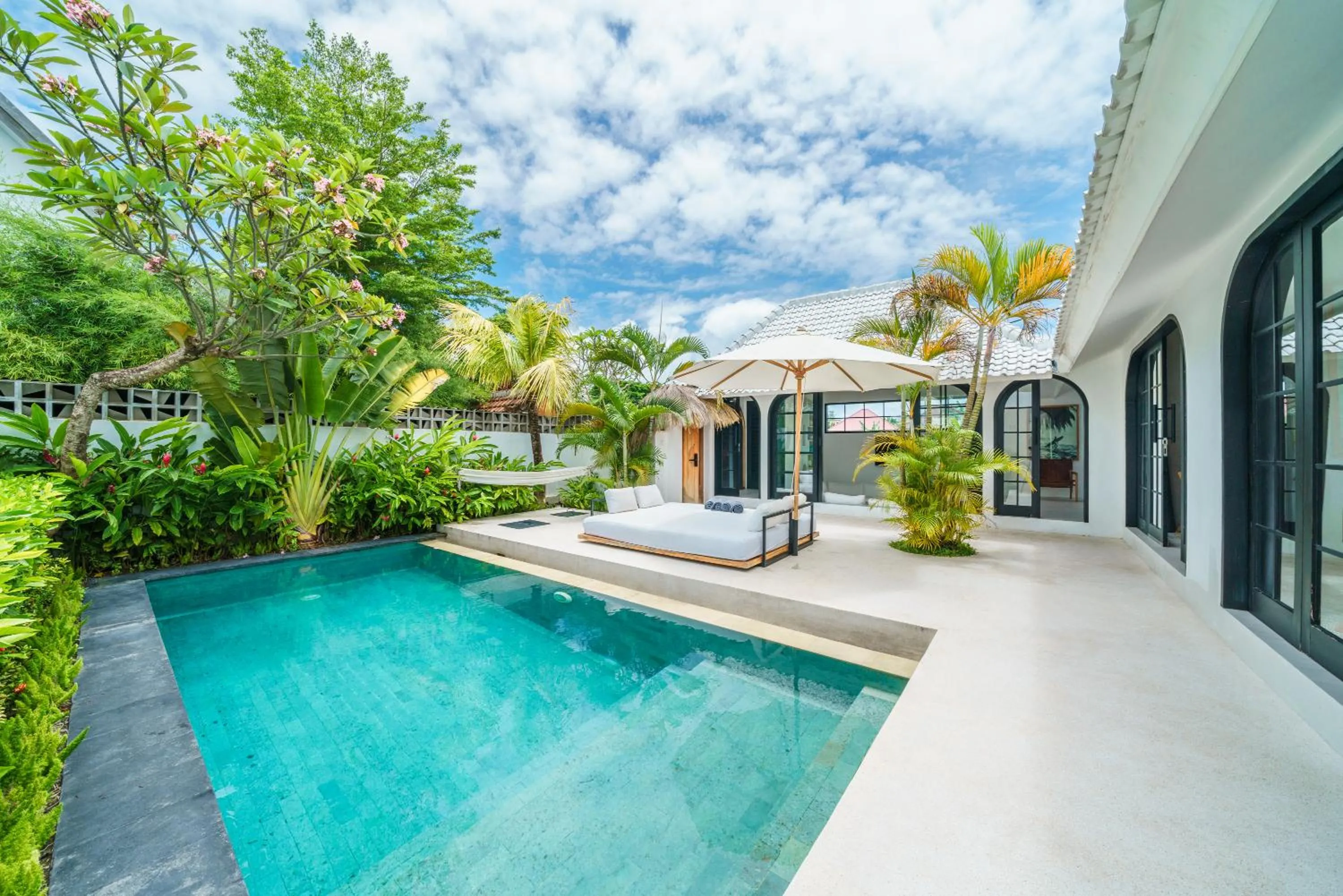 Property building in Villa Mellow - Lovely 2 bdr villa close to the beach in Canggu !