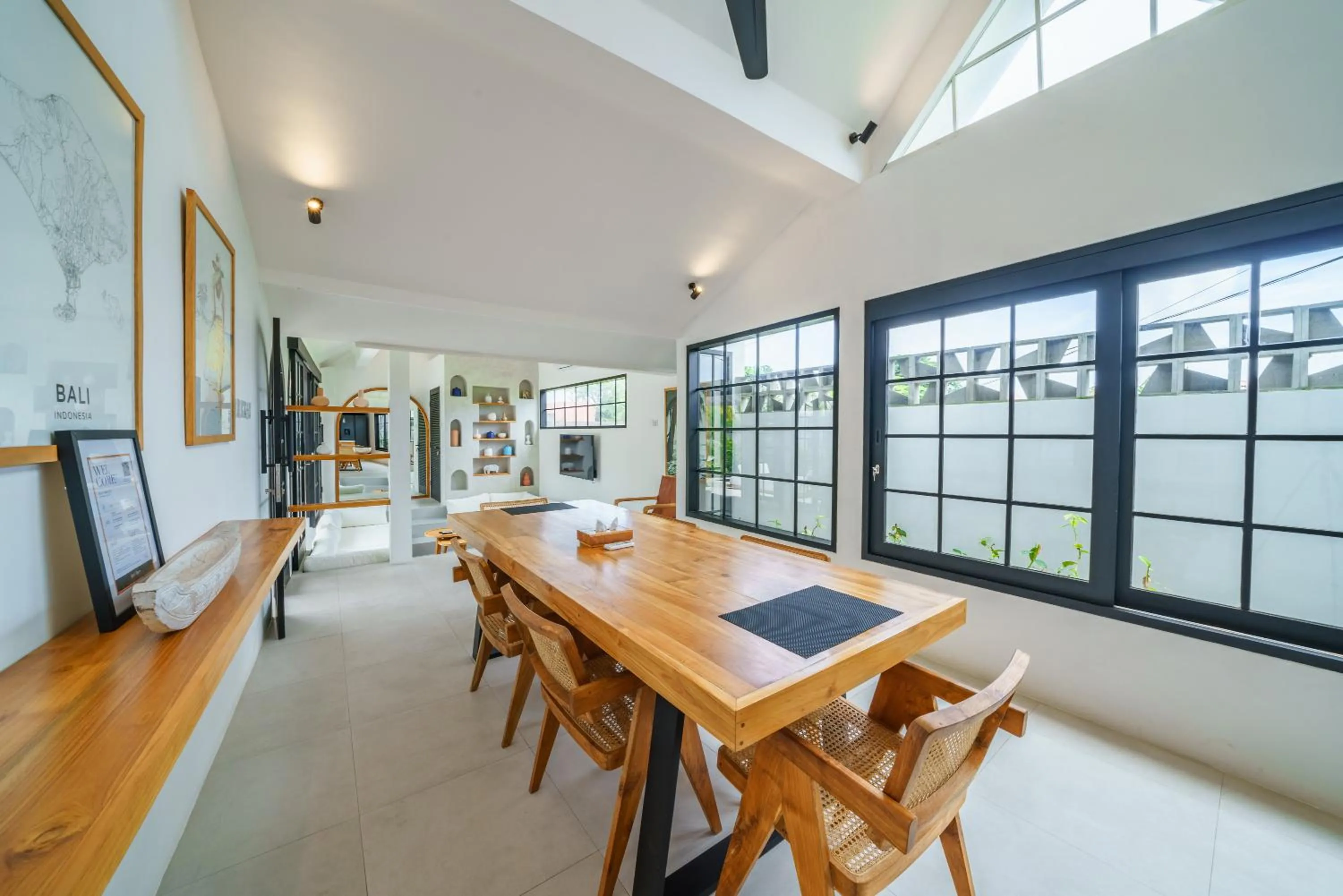 TV and multimedia in Villa Mellow - Lovely 2 bdr villa close to the beach in Canggu !
