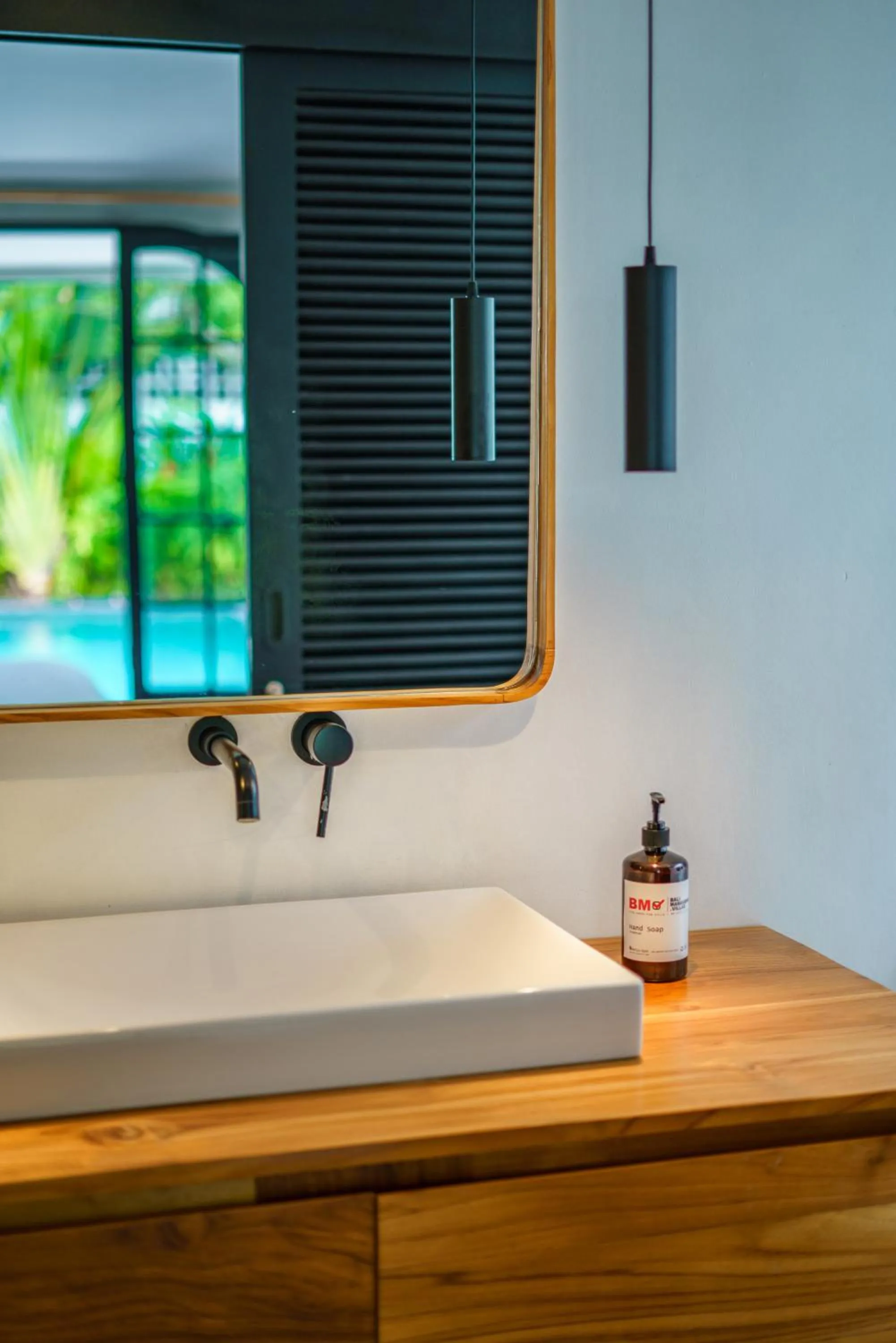 Bathroom in Villa Mellow - Lovely 2 bdr villa close to the beach in Canggu !