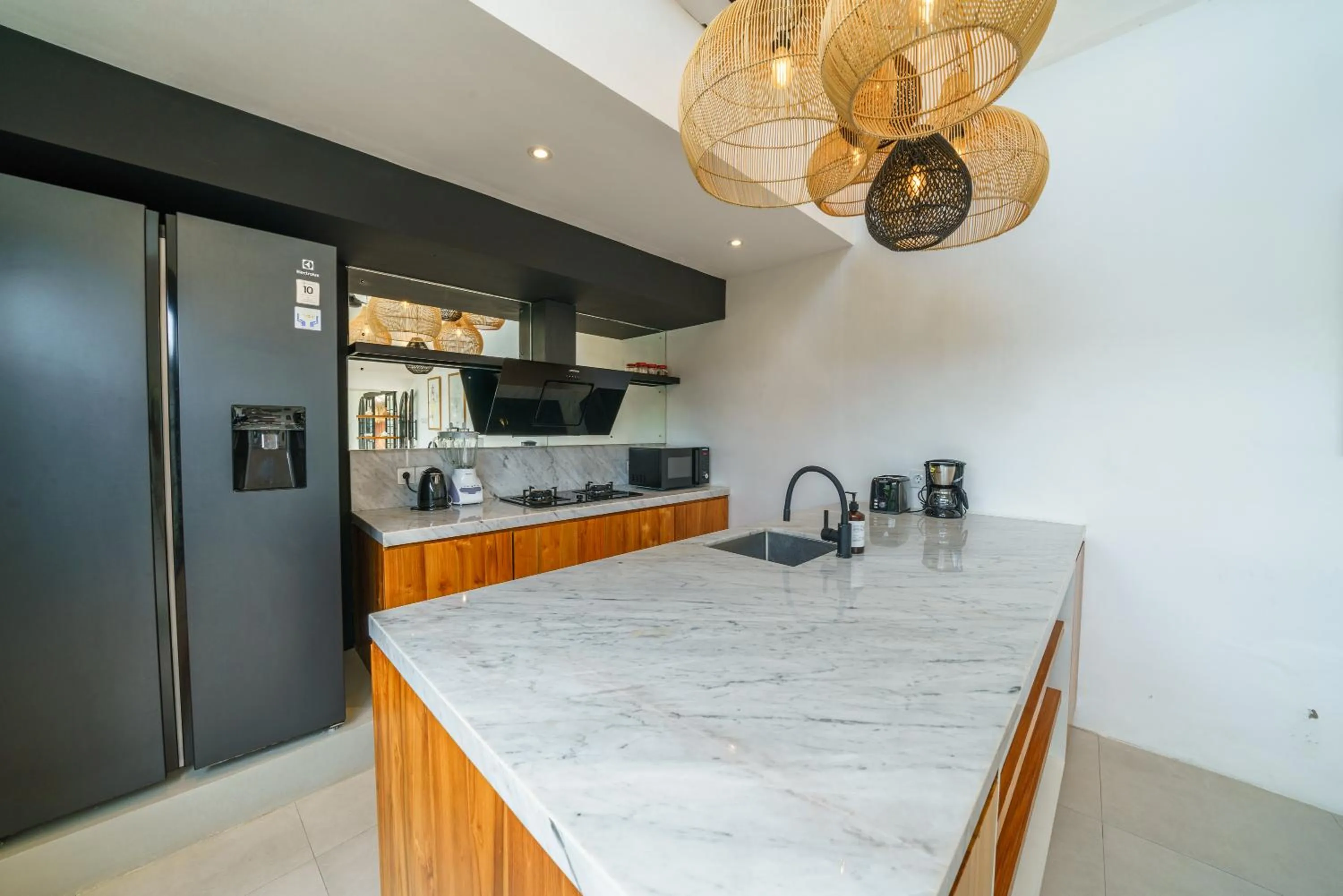 Kitchen or kitchenette in Villa Mellow - Lovely 2 bdr villa close to the beach in Canggu !