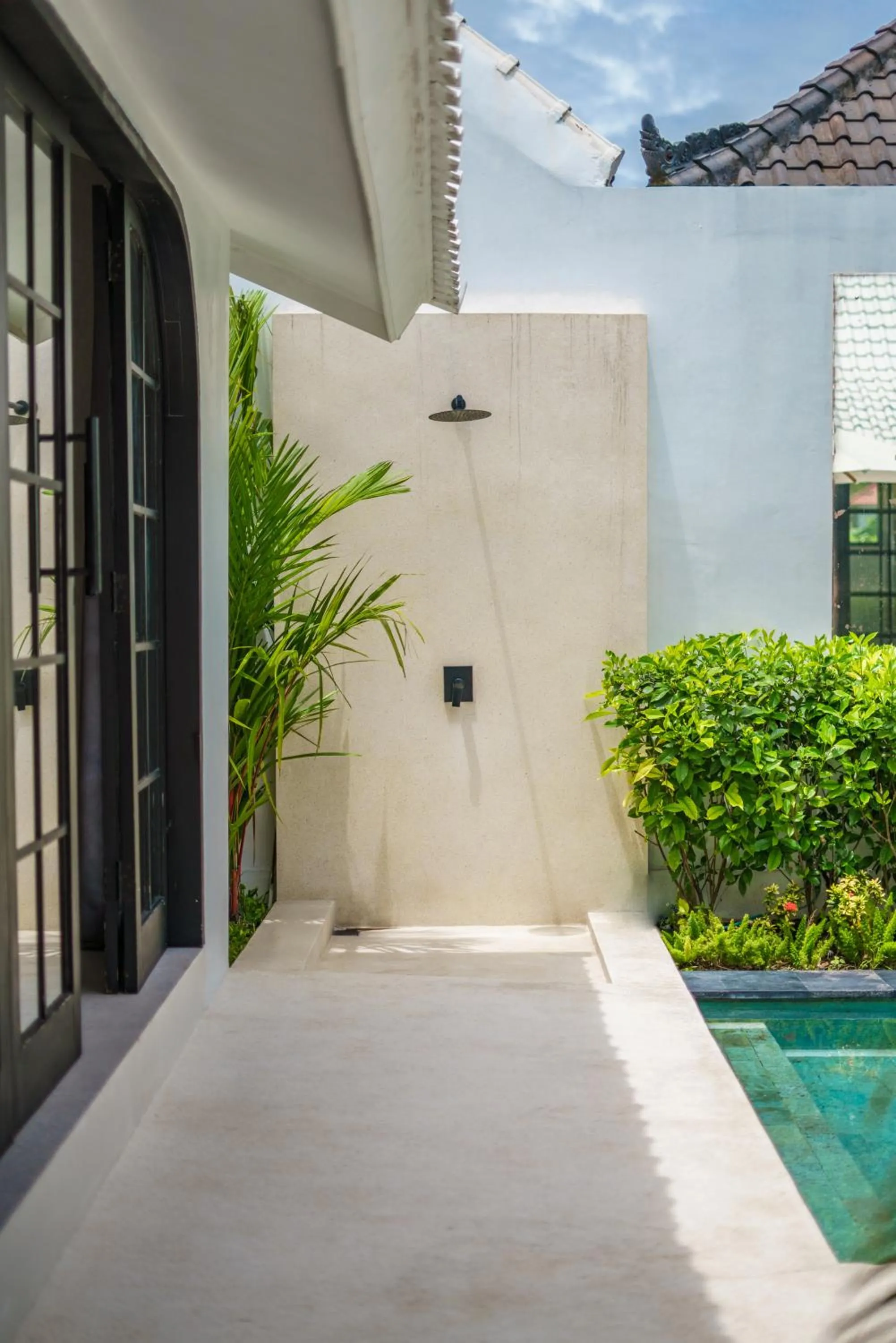 Shower in Villa Mellow - Lovely 2 bdr villa close to the beach in Canggu !