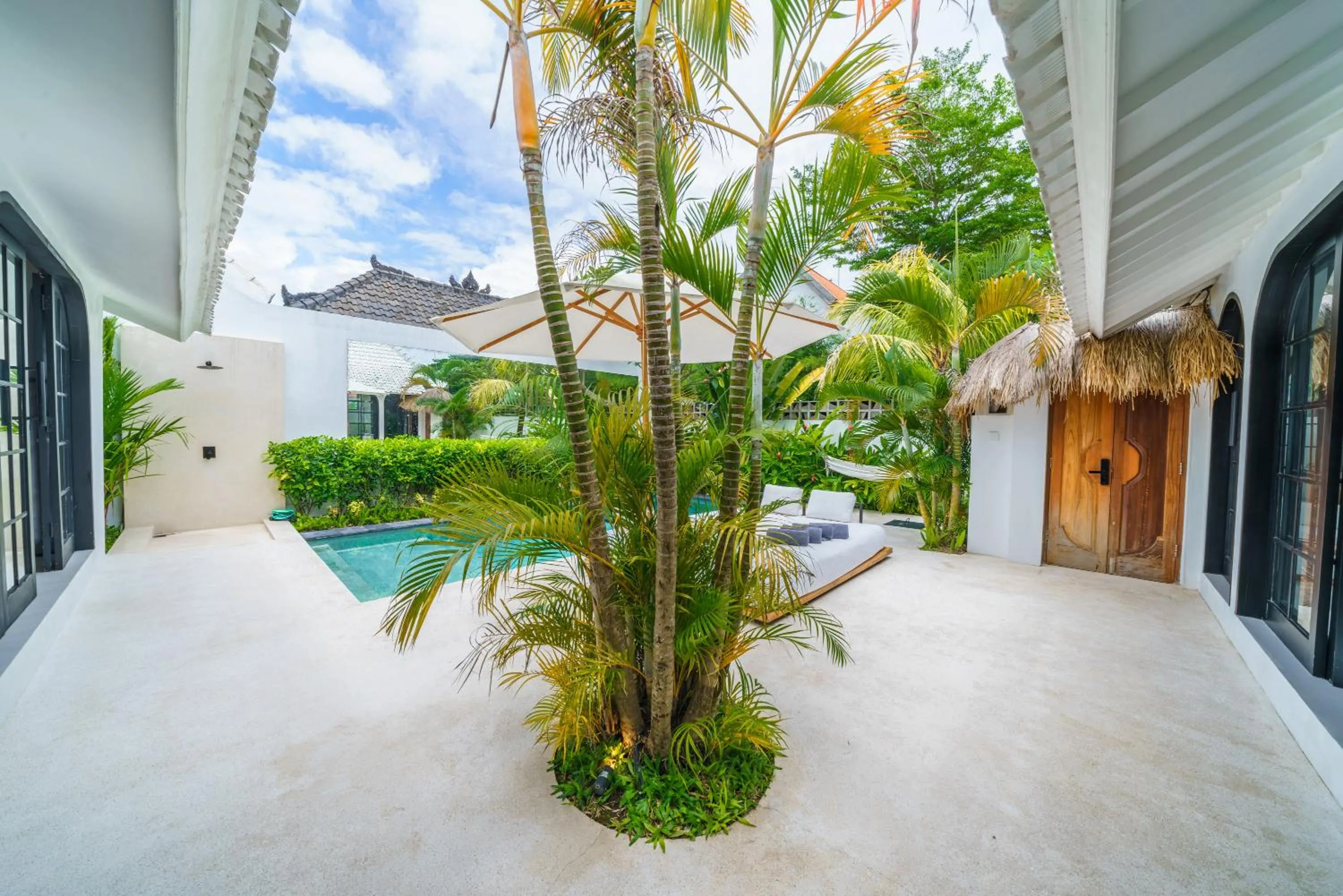 Property building in Villa Mellow - Lovely 2 bdr villa close to the beach in Canggu !