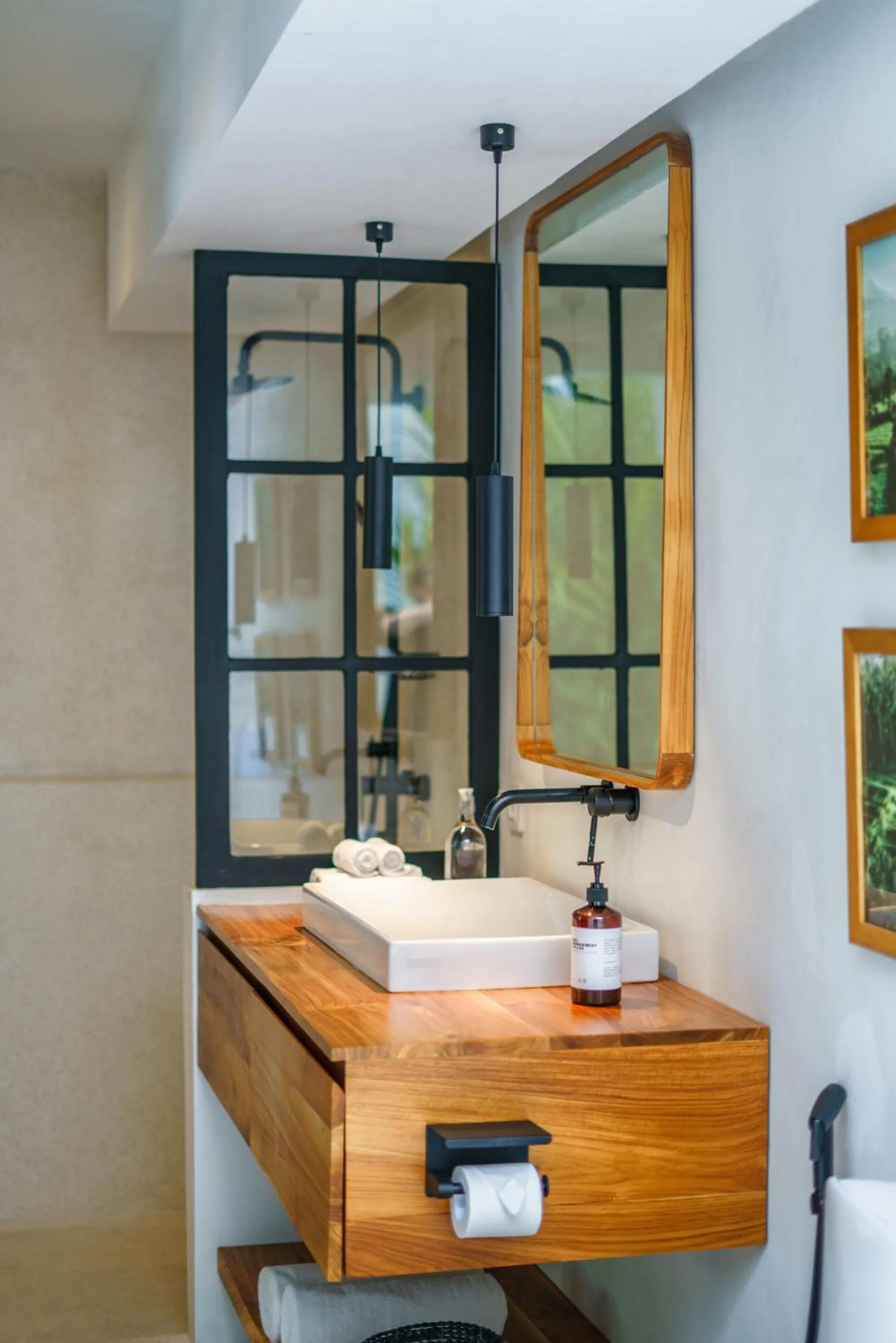 Bathroom in Villa Mellow - Lovely 2 bdr villa close to the beach in Canggu !