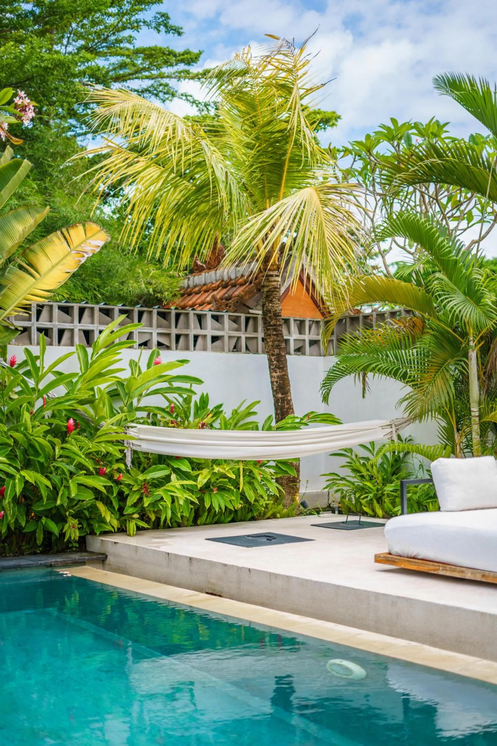 Day in Villa Mellow - Lovely 2 bdr villa close to the beach in Canggu !