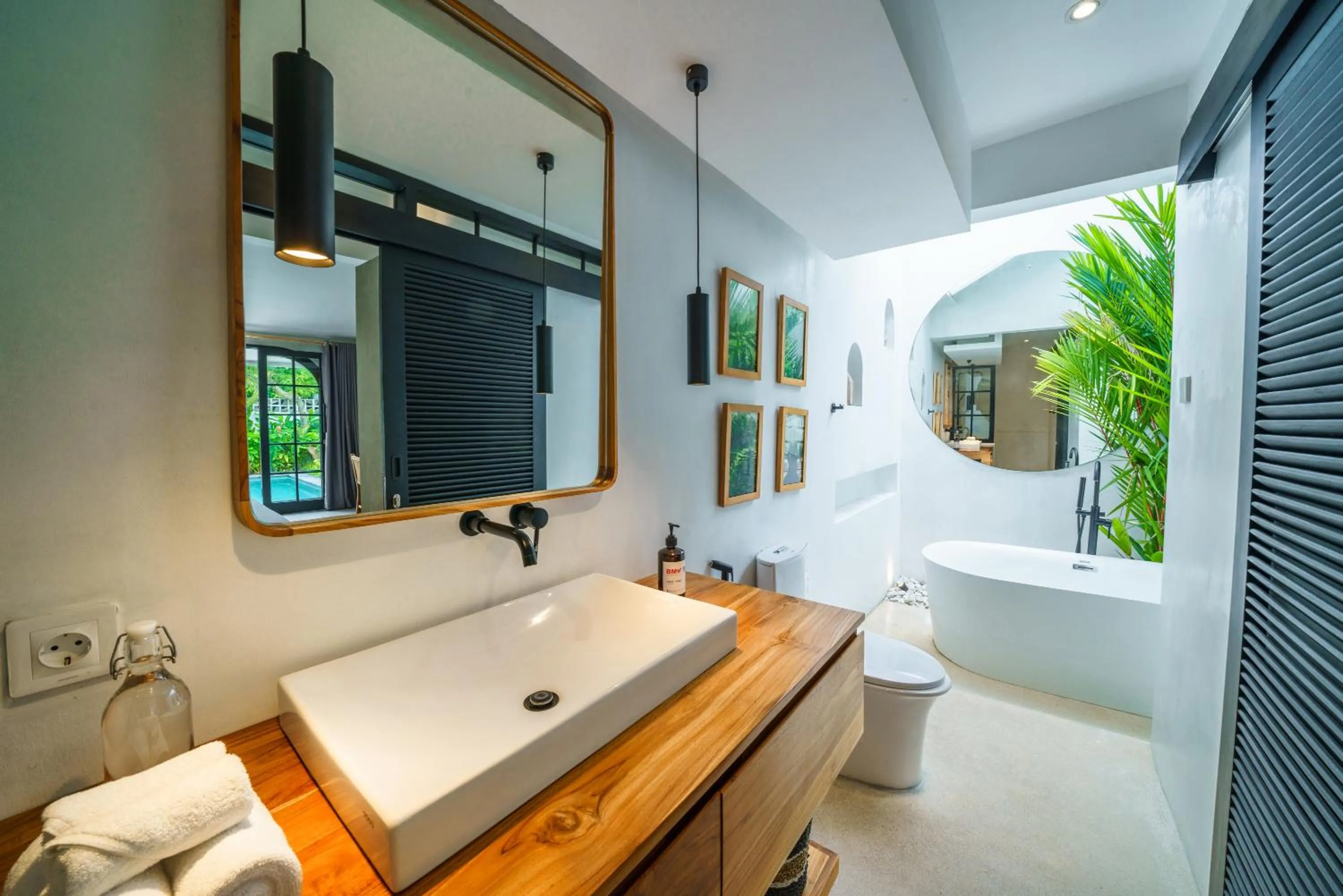 Shower in Villa Mellow - Lovely 2 bdr villa close to the beach in Canggu !