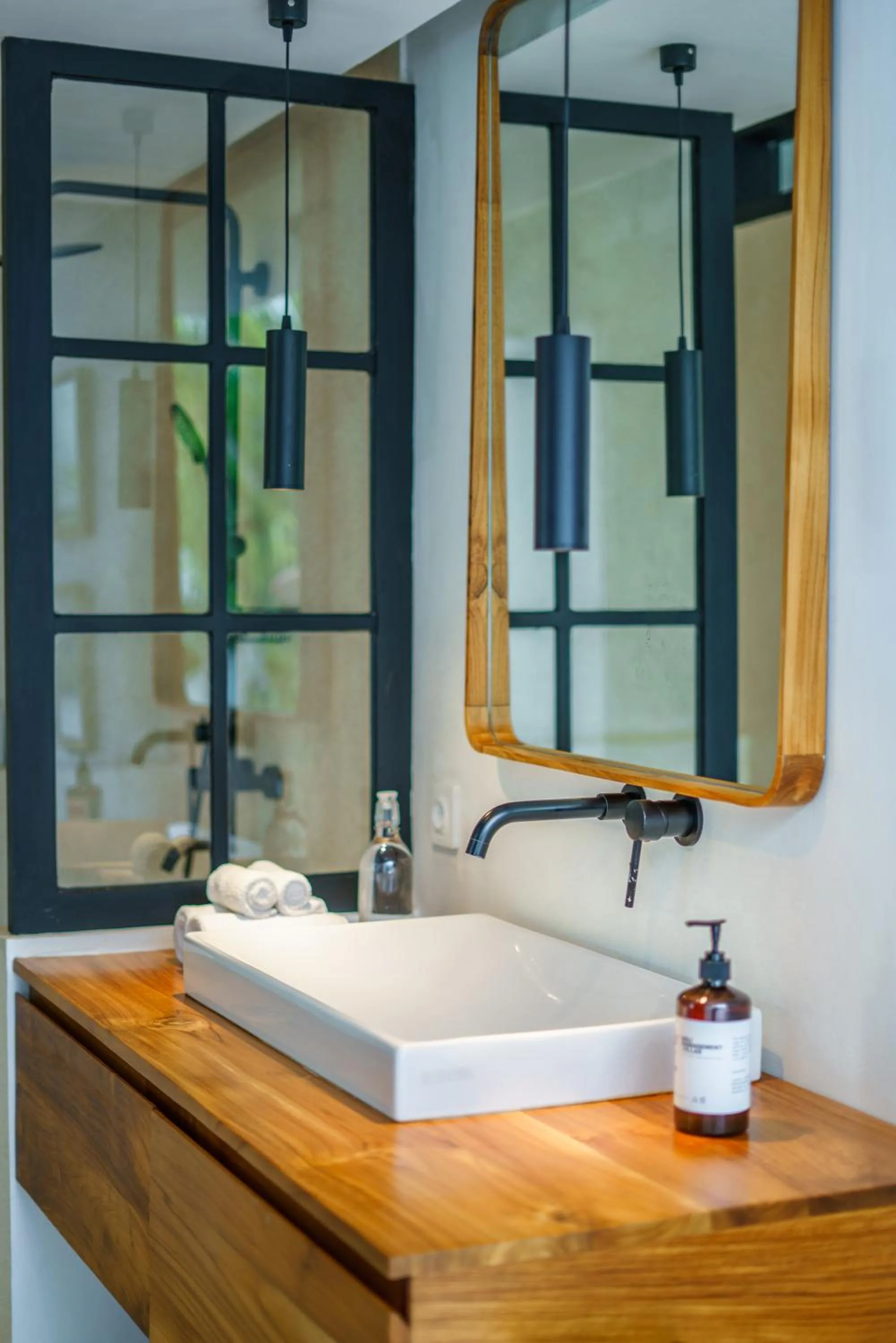 Bathroom in Villa Mellow - Lovely 2 bdr villa close to the beach in Canggu !
