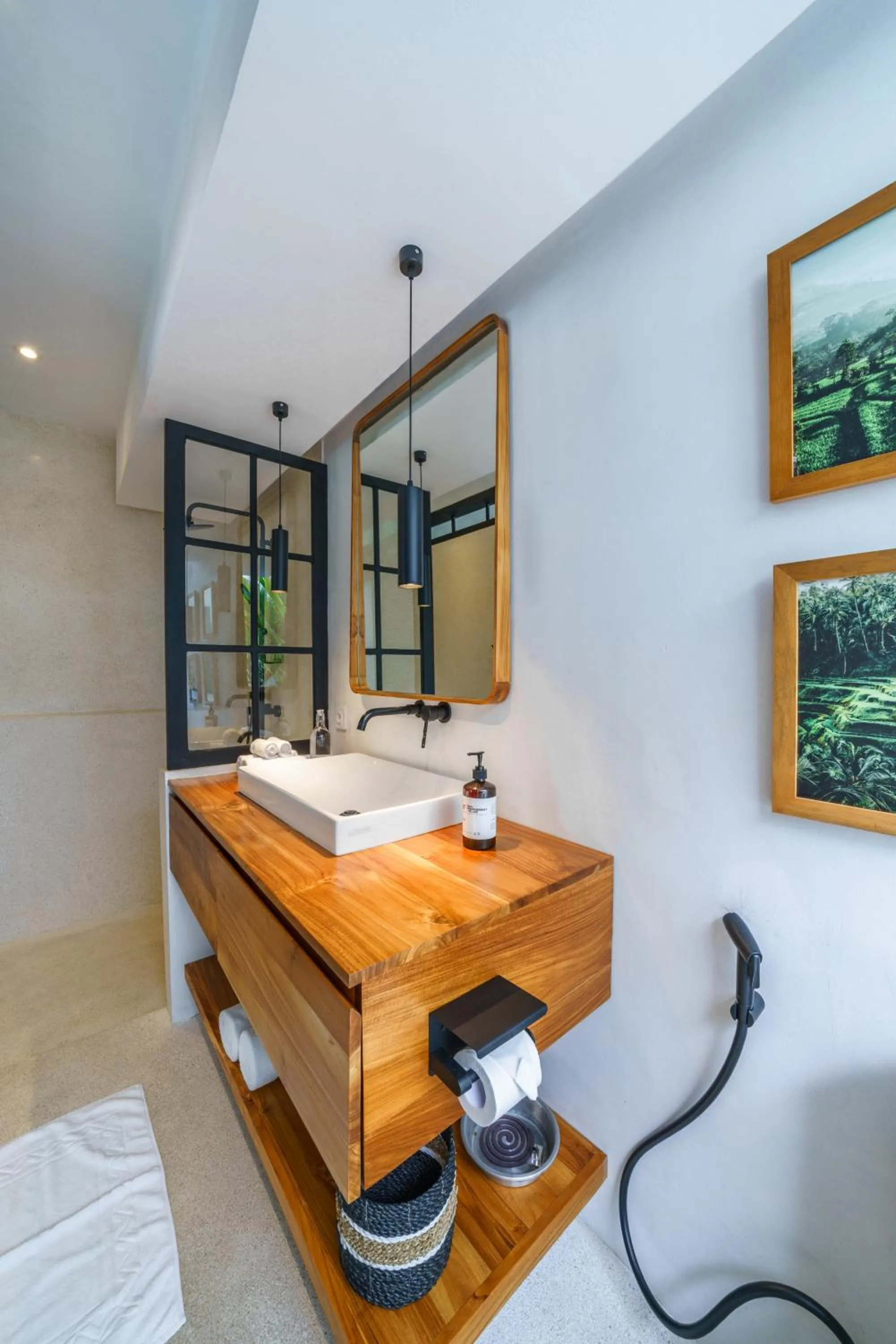 Bathroom in Villa Mellow - Lovely 2 bdr villa close to the beach in Canggu !