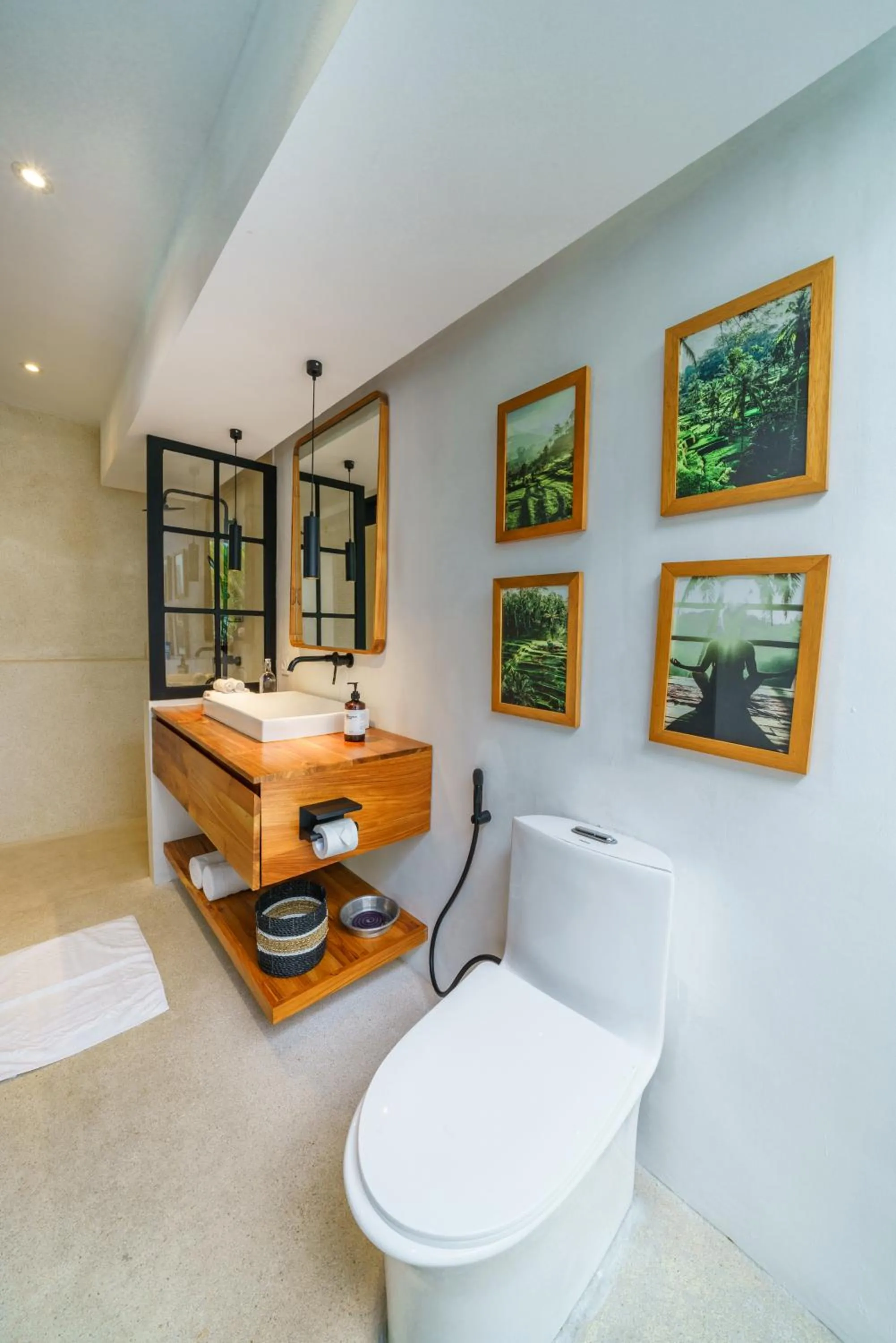 Toilet in Villa Mellow - Lovely 2 bdr villa close to the beach in Canggu !