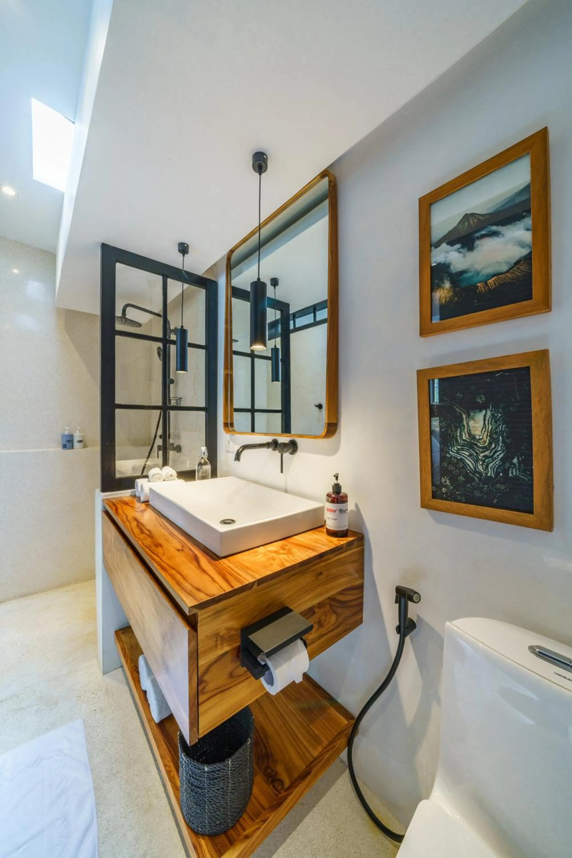Bathroom in Villa Mellow - Lovely 2 bdr villa close to the beach in Canggu !