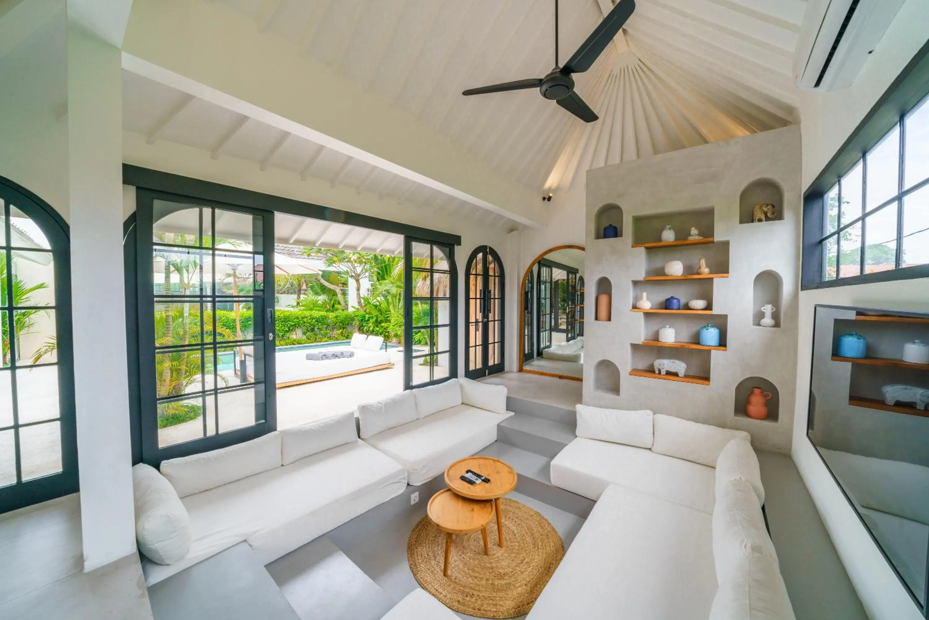 Living room in Villa Mellow - Lovely 2 bdr villa close to the beach in Canggu !