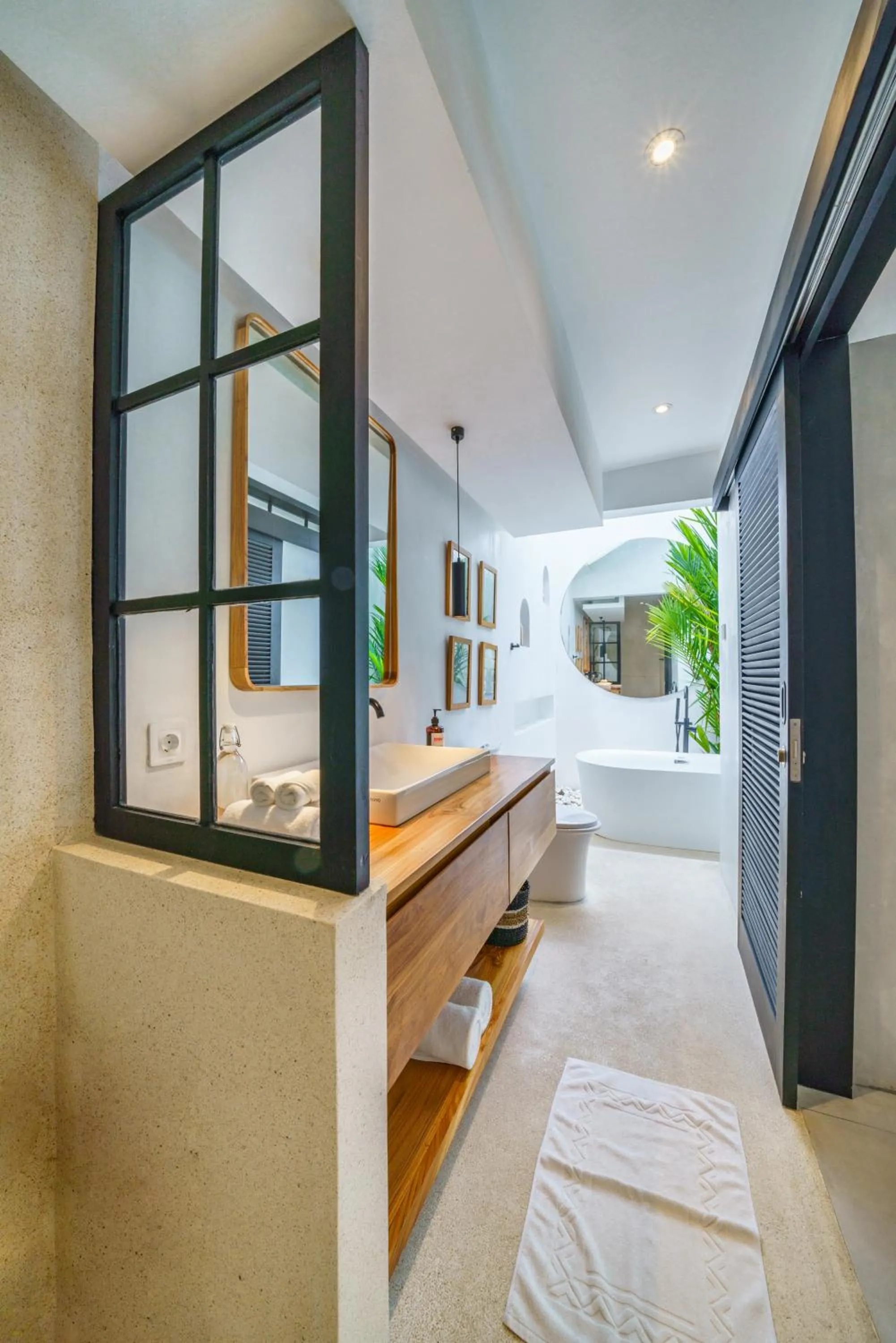 Bathroom in Villa Mellow - Lovely 2 bdr villa close to the beach in Canggu !