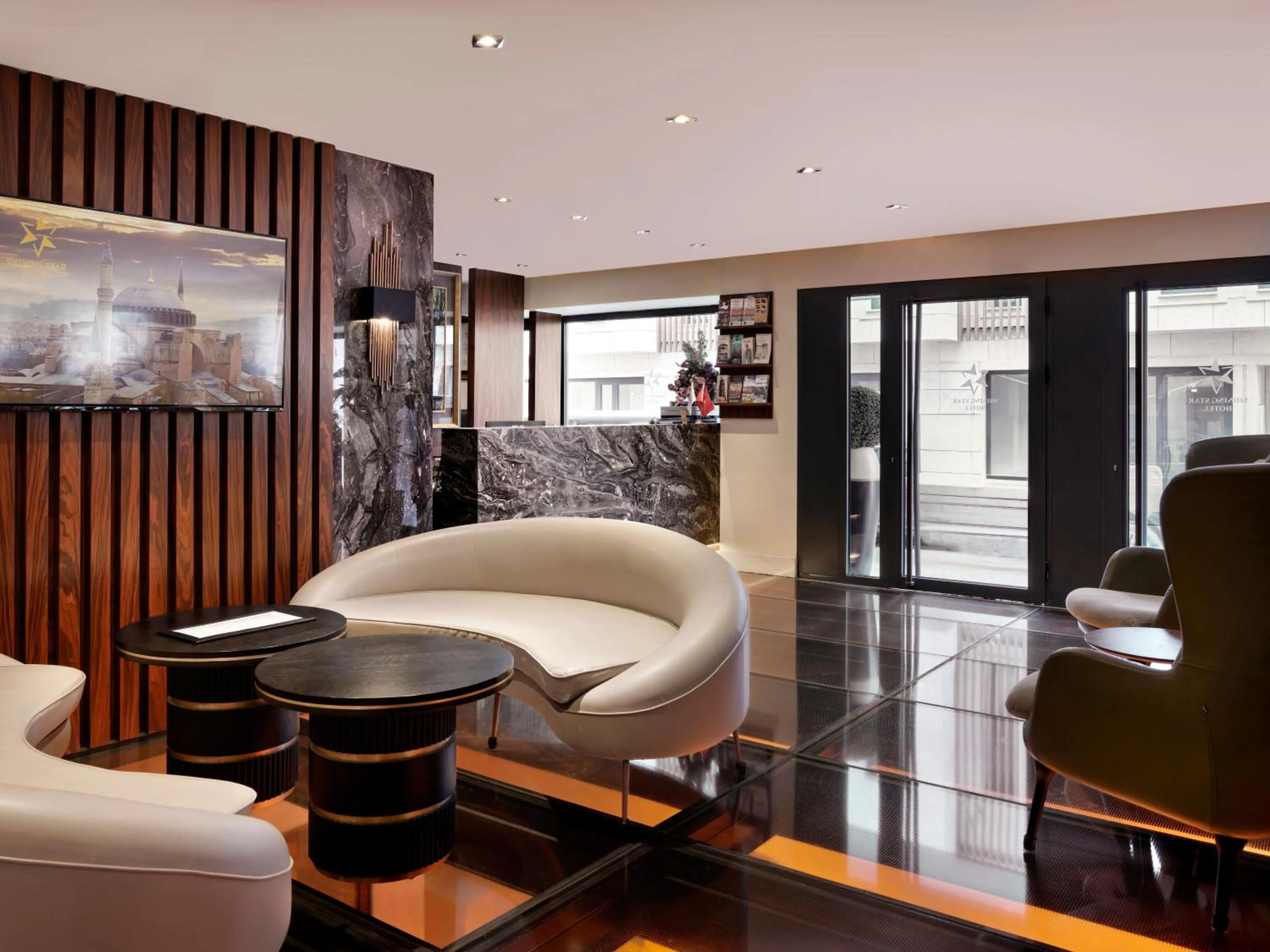 Living room in Shining Star Hotel