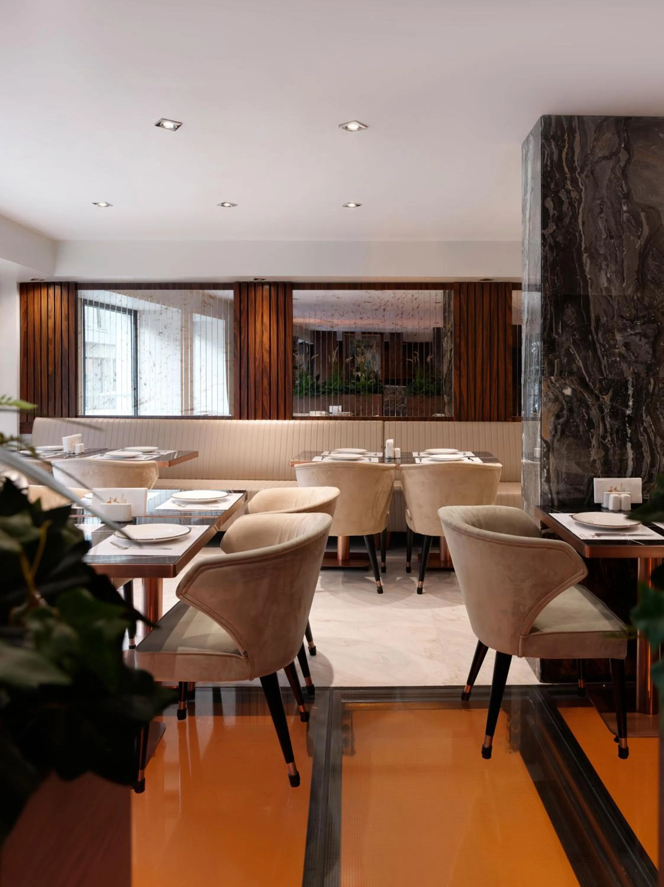 Restaurant/places to eat in Shining Star Hotel