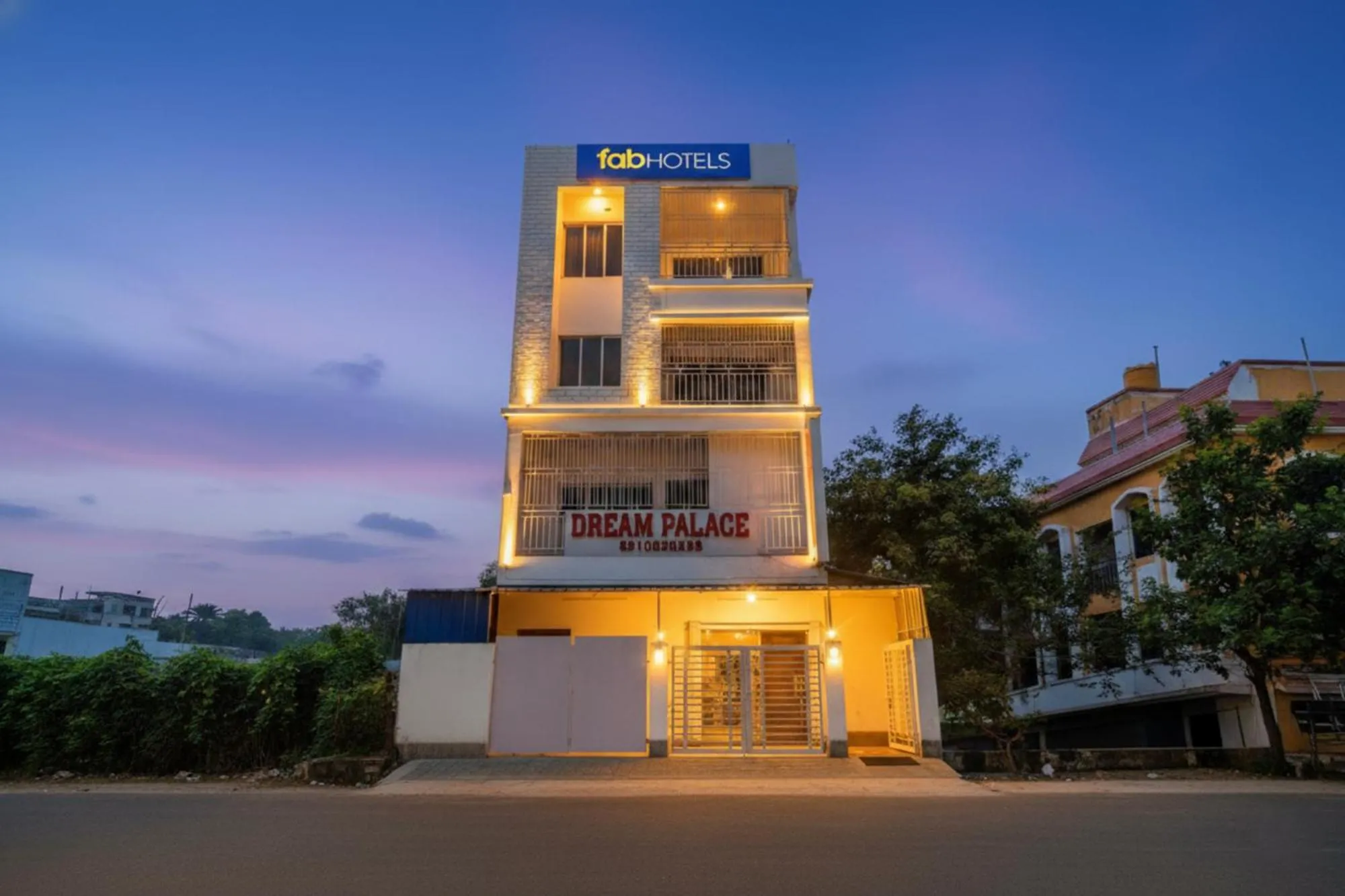 Property building in Super Hotel O Ruby Near Acropolis Mall