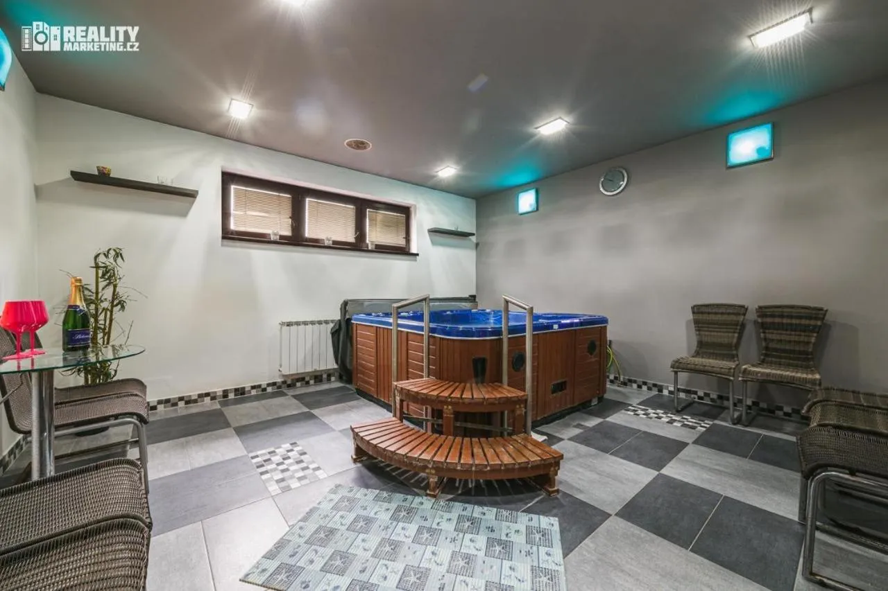 Hot Tub in Apartmány, Penzion, Wellness U zlaté rybky
