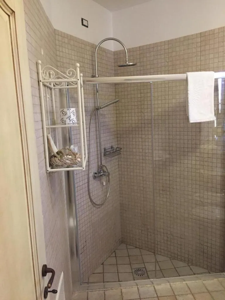 Shower in Borgo Rosso Terra