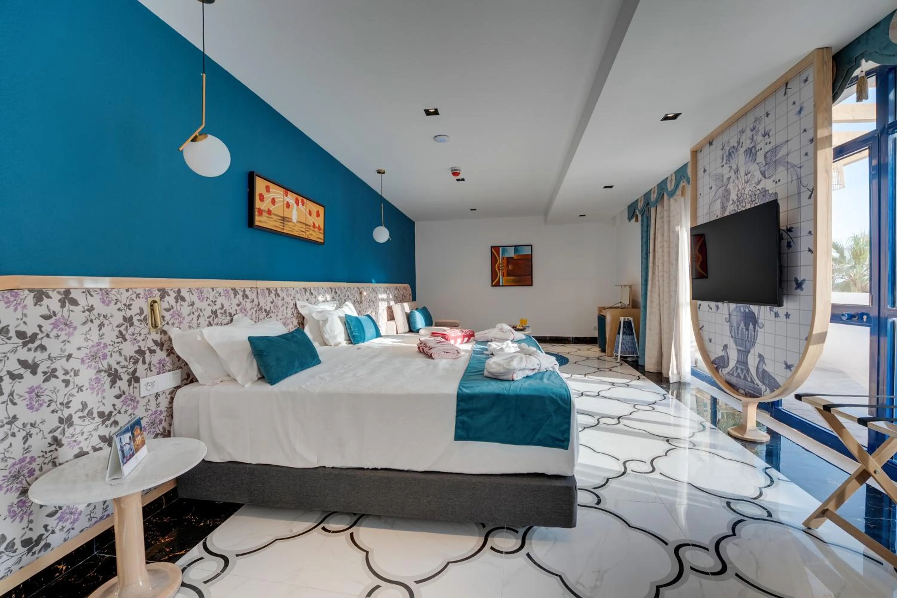 TV and multimedia, Bed in Monicca Collection Suites and Residences