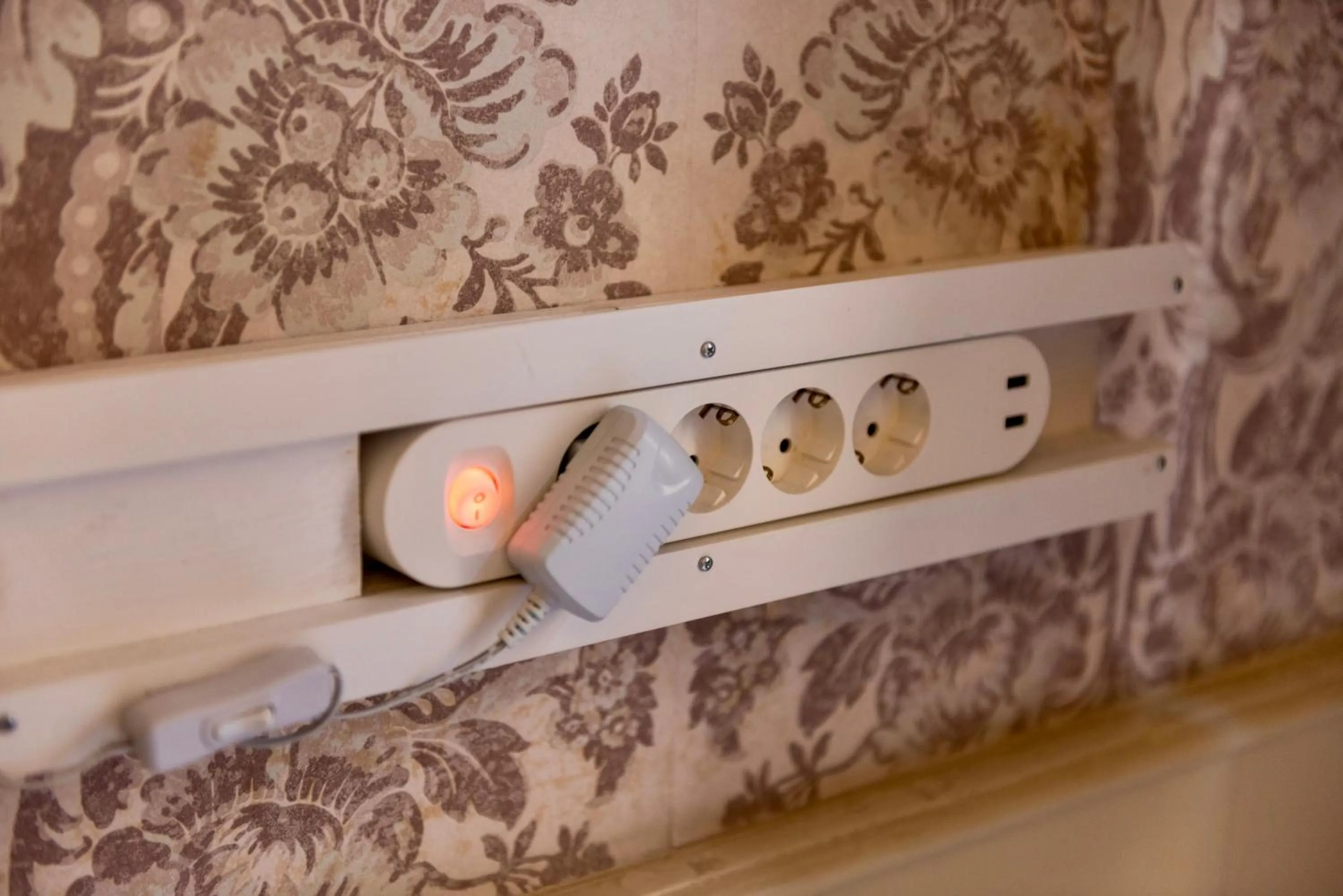 Decorative detail in Lotte - The Backpackers