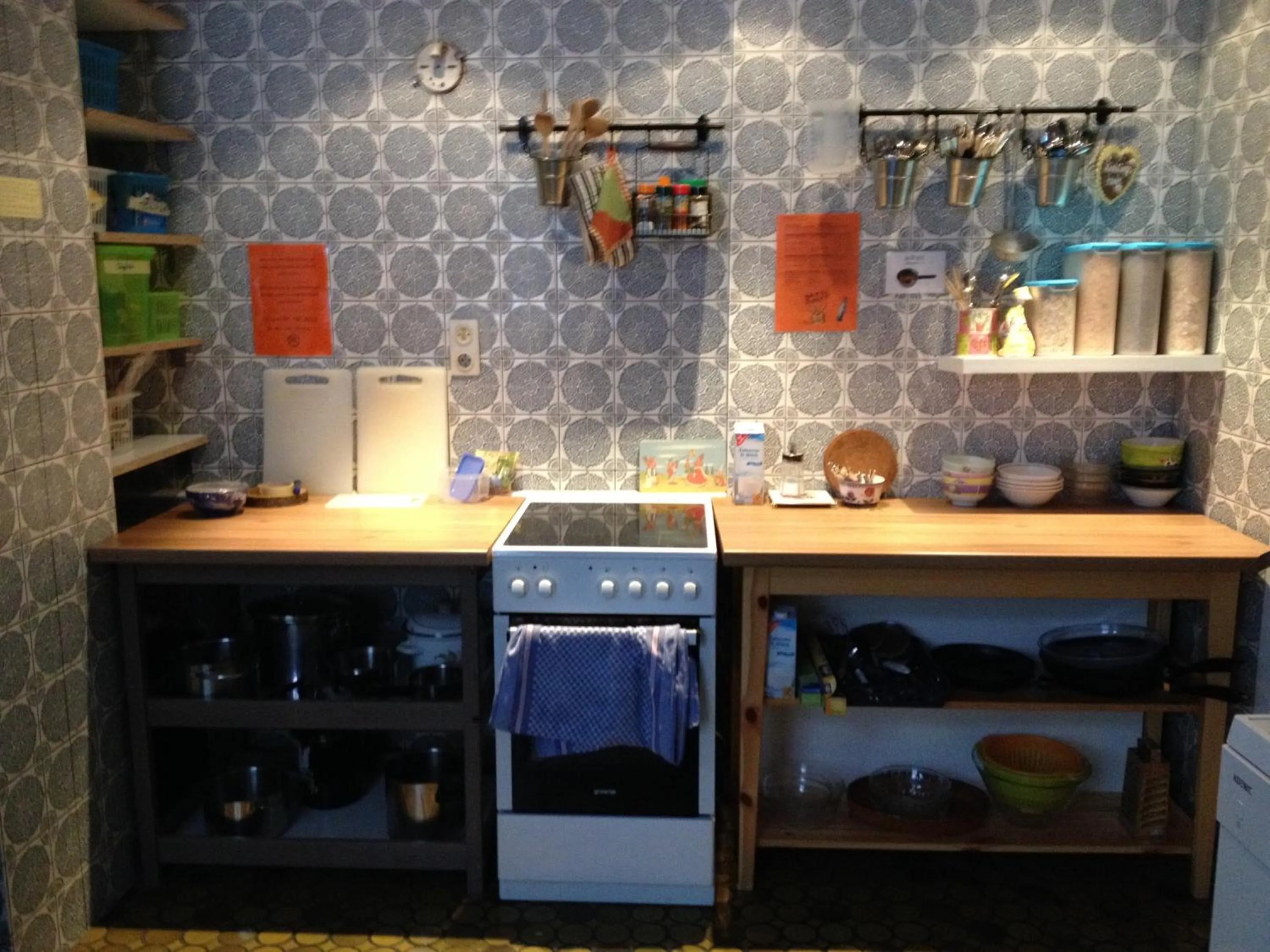 Decorative detail in Lotte - The Backpackers