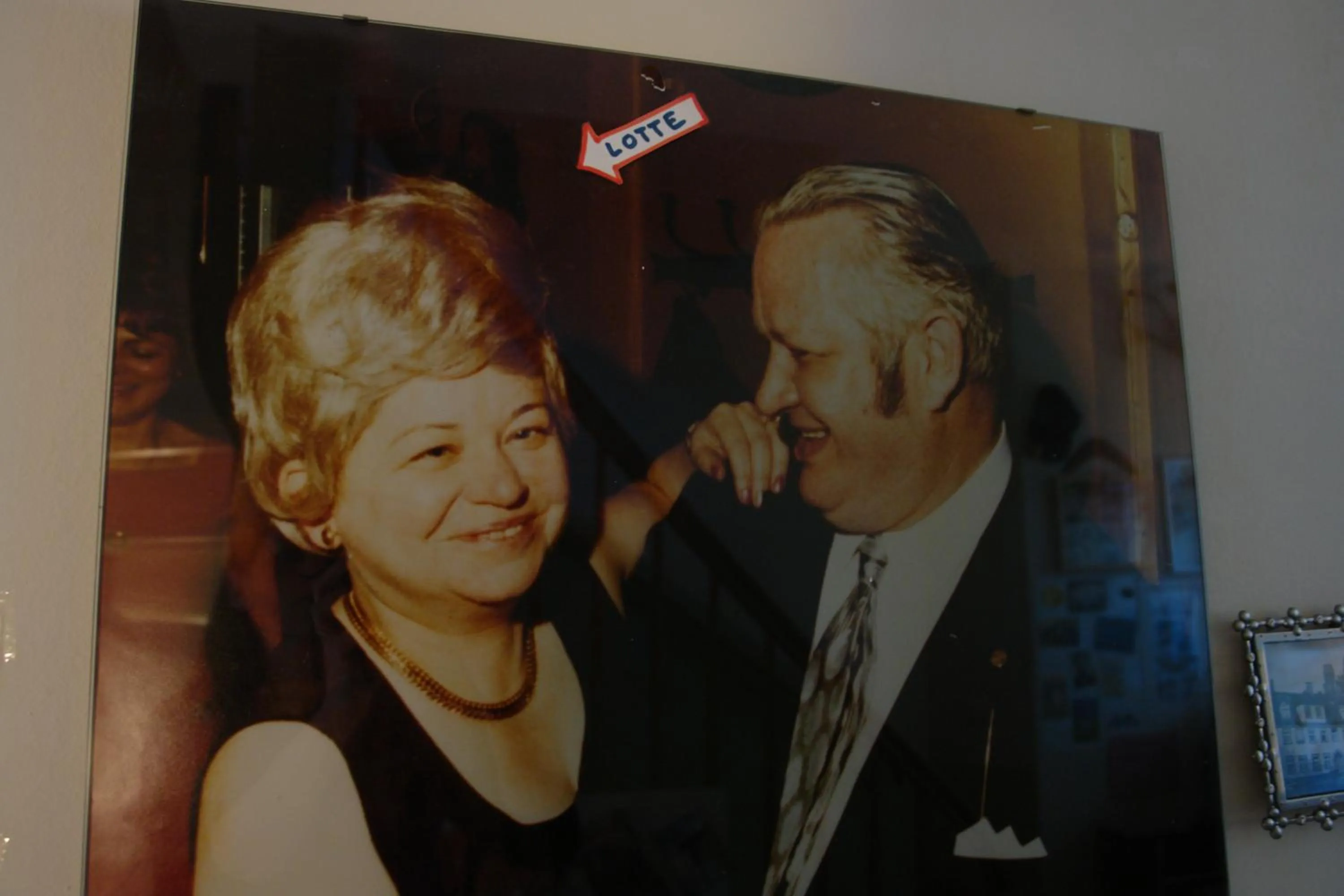 Decorative detail in Lotte - The Backpackers