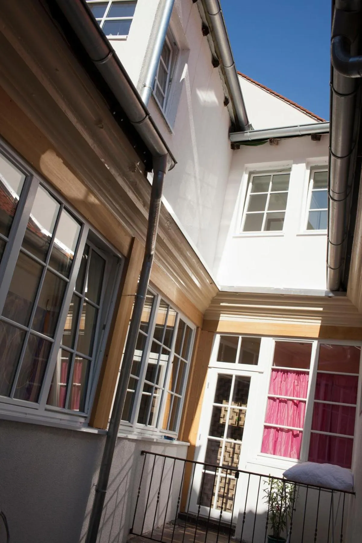 Property building in Lotte - The Backpackers