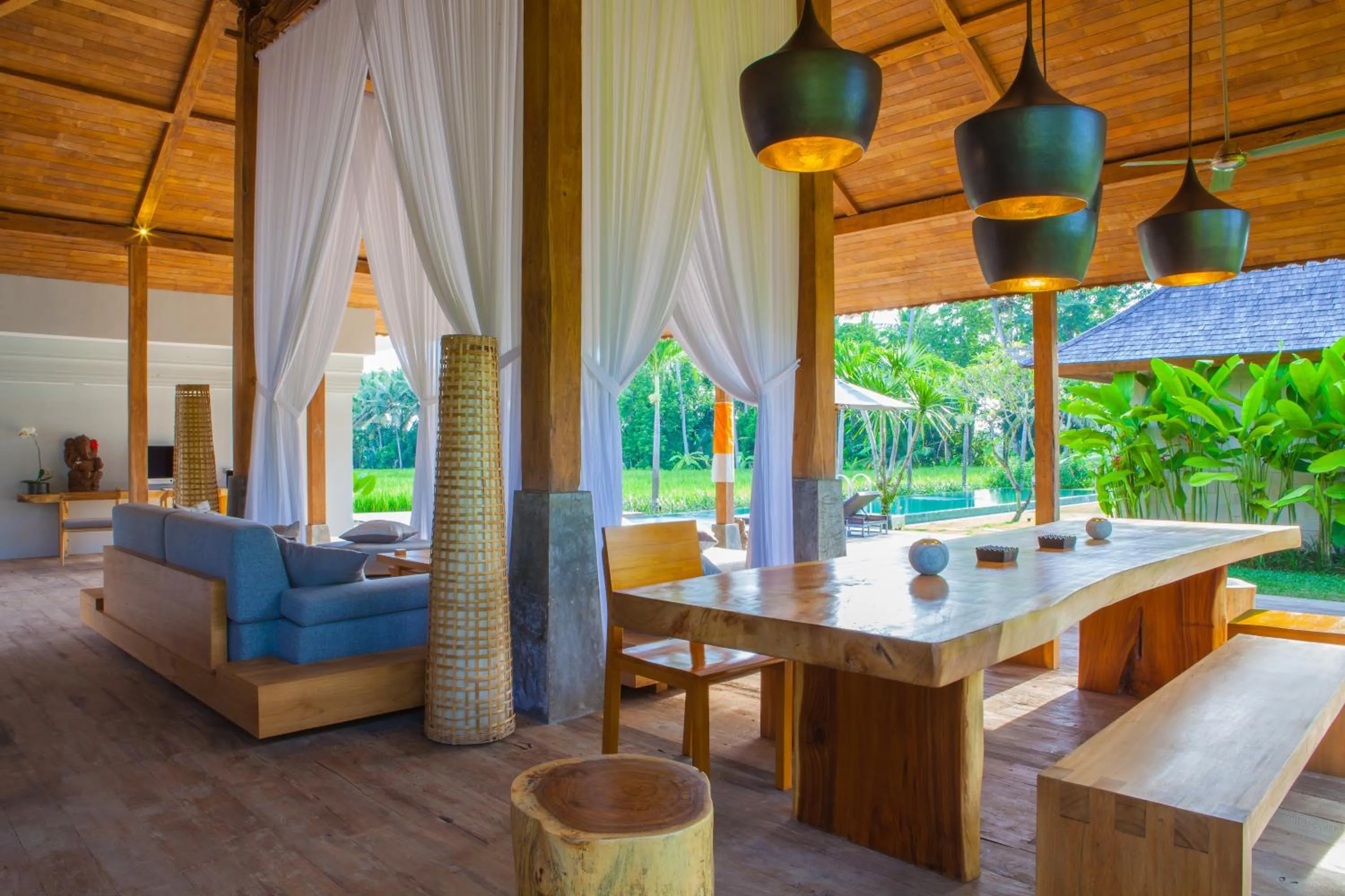 Restaurant/places to eat in Villa Lumia Bali