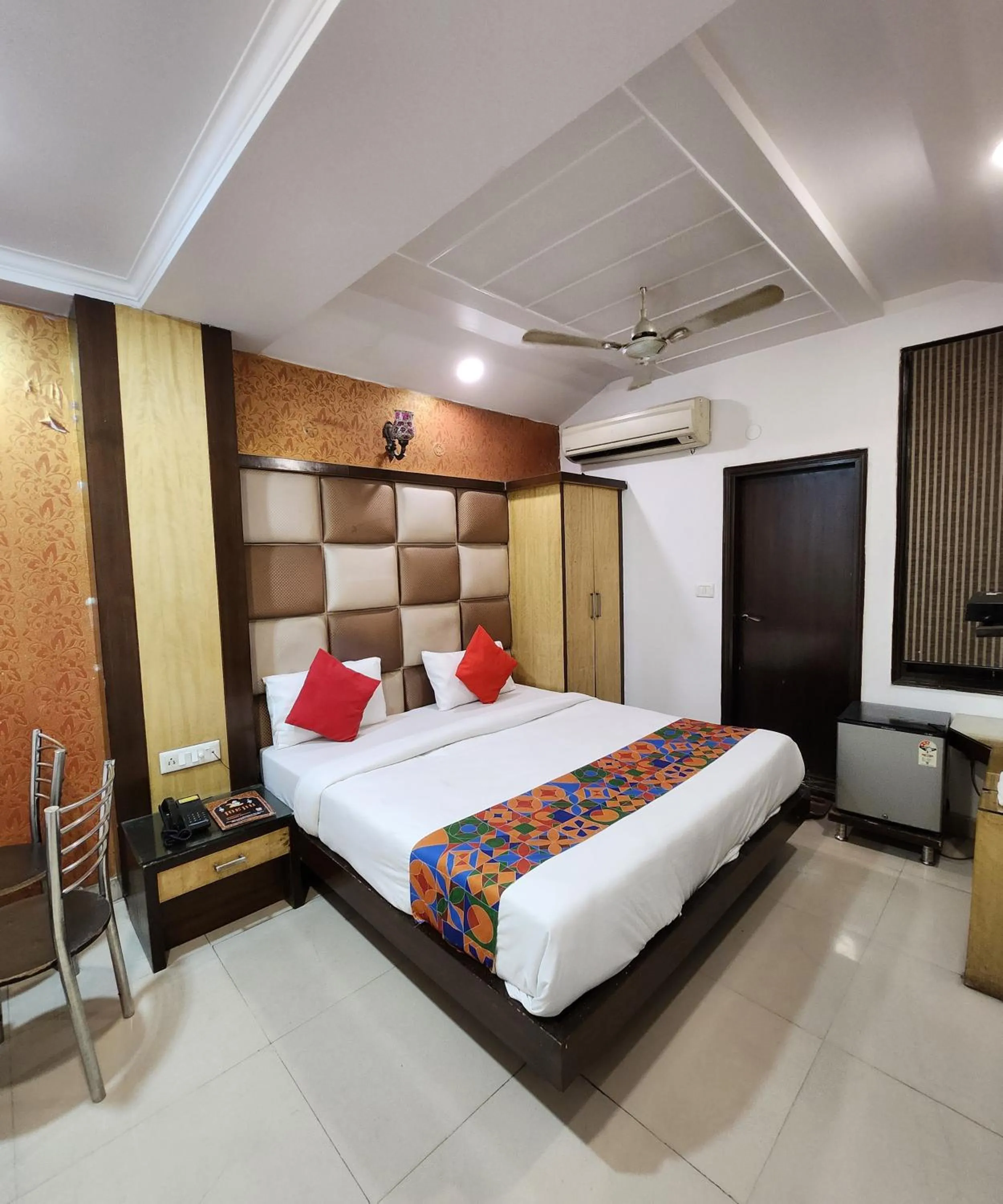 Bedroom in Hotel Delhi Heart at New Delhi Railway Station