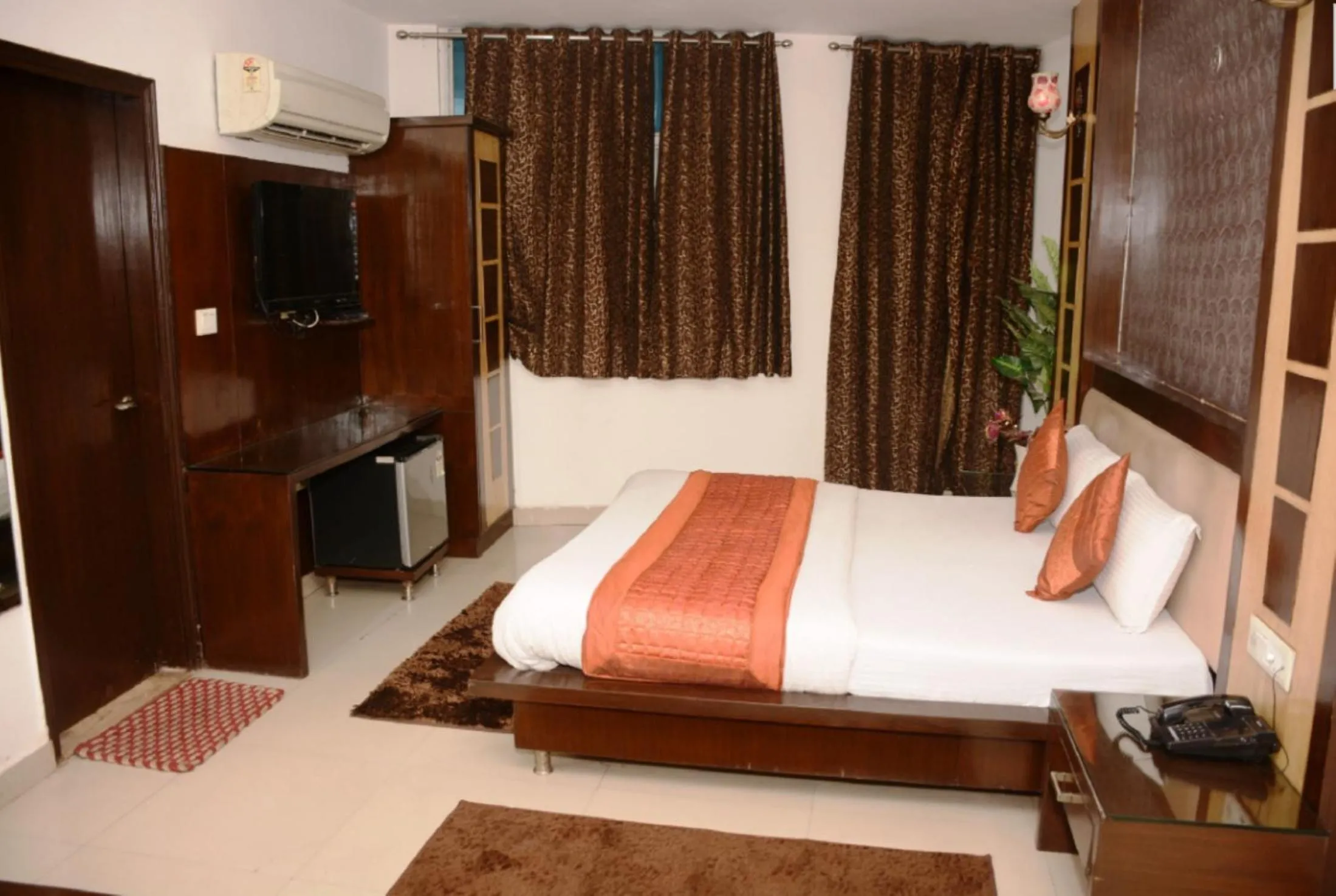 Bedroom in Hotel Delhi Heart at New Delhi Railway Station