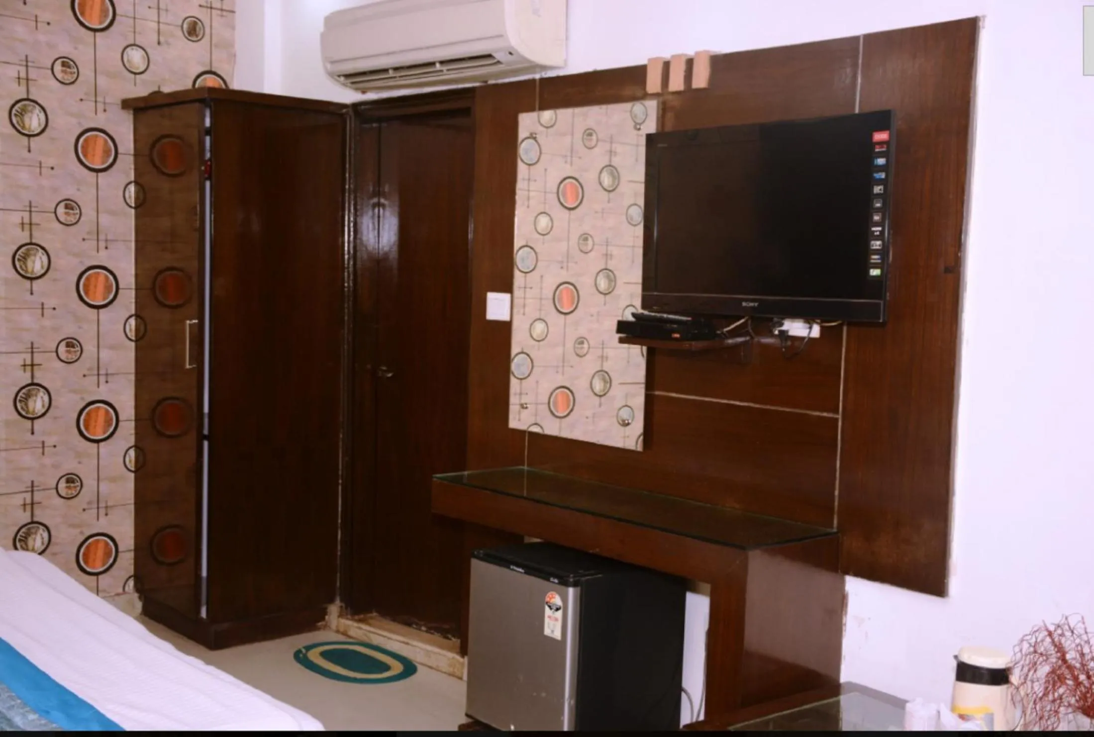 TV and multimedia in Hotel Delhi Heart at New Delhi Railway Station