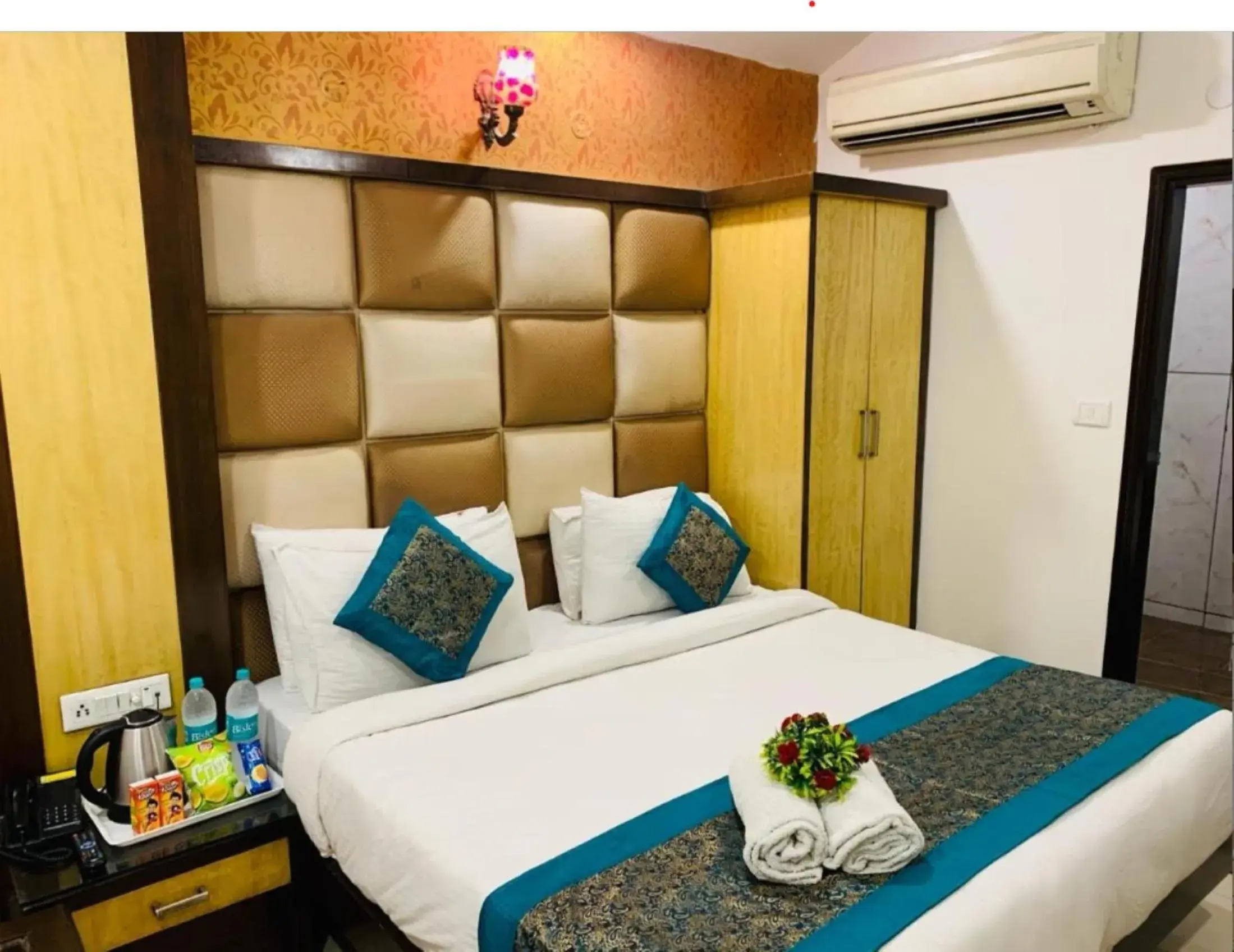 Superior Double Room in Hotel Delhi Heart at New Delhi Railway Station Superior Double Room in Hotel Delhi Heart at New Delhi Railway Station