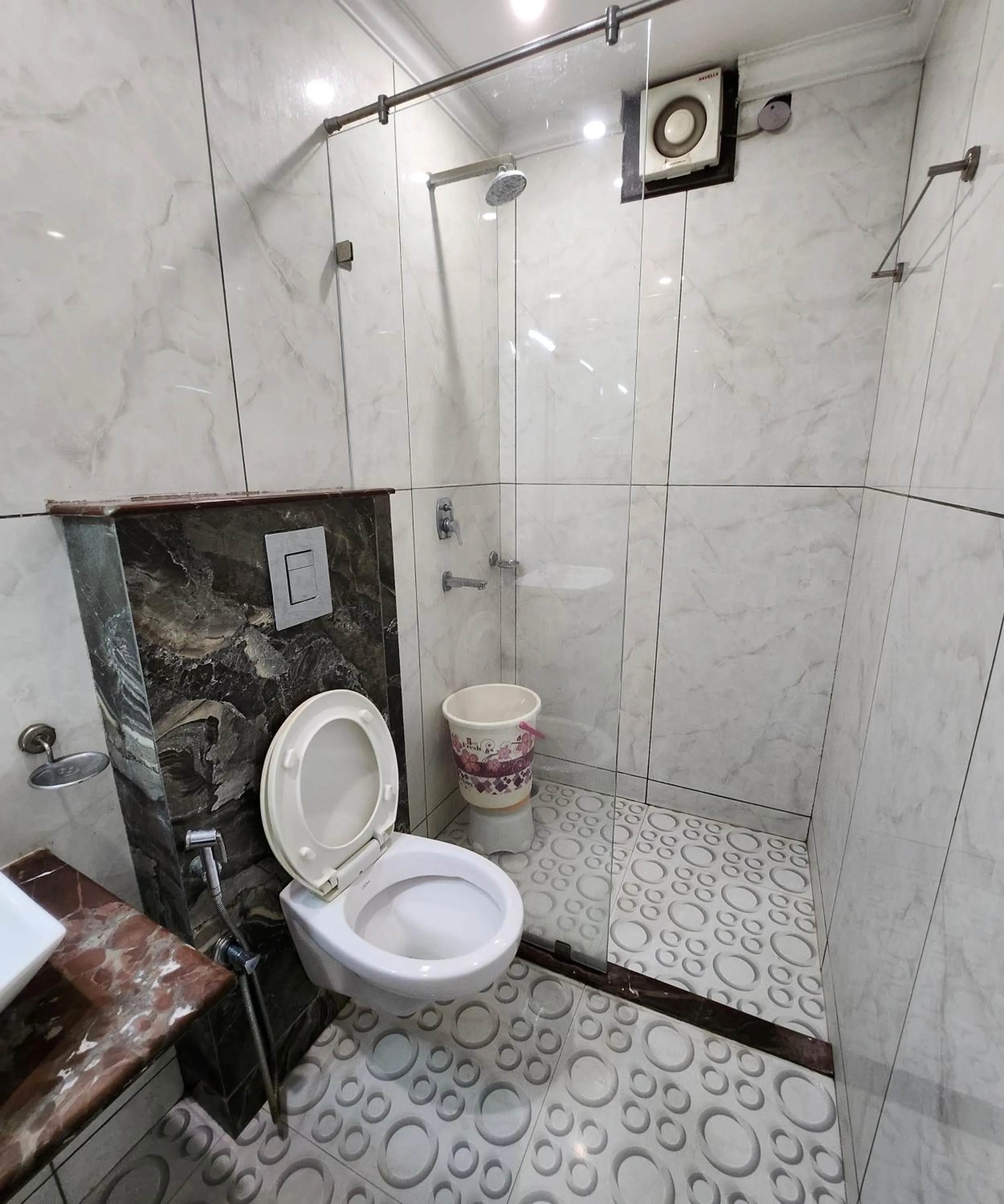 Shower in Hotel Delhi Heart at New Delhi Railway Station